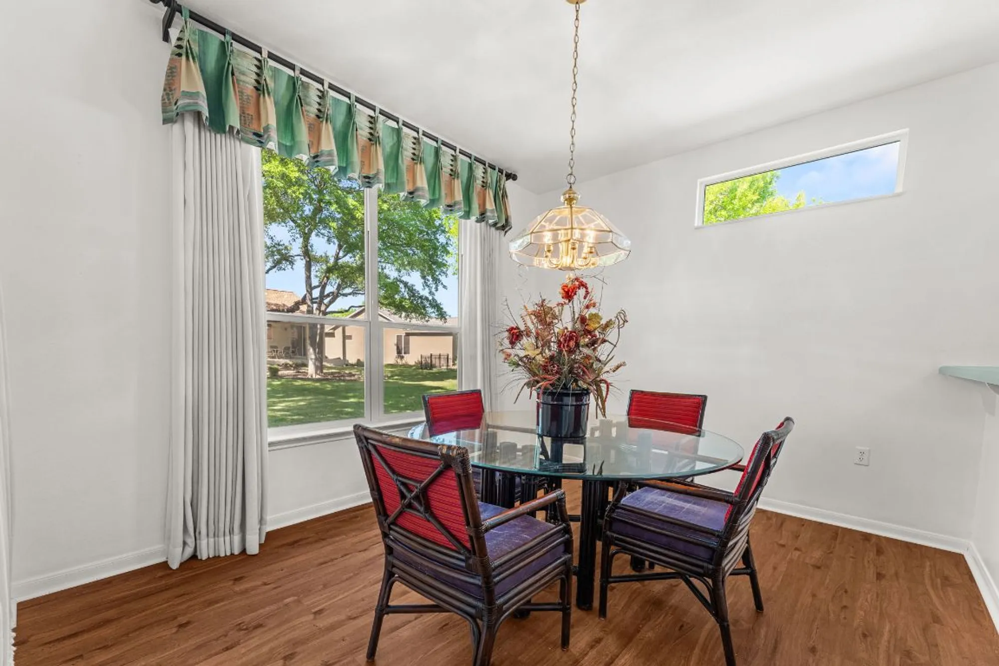 Property Slideshow image 7 of 25 | 191 trail rider way, Georgetown, TX, 78633