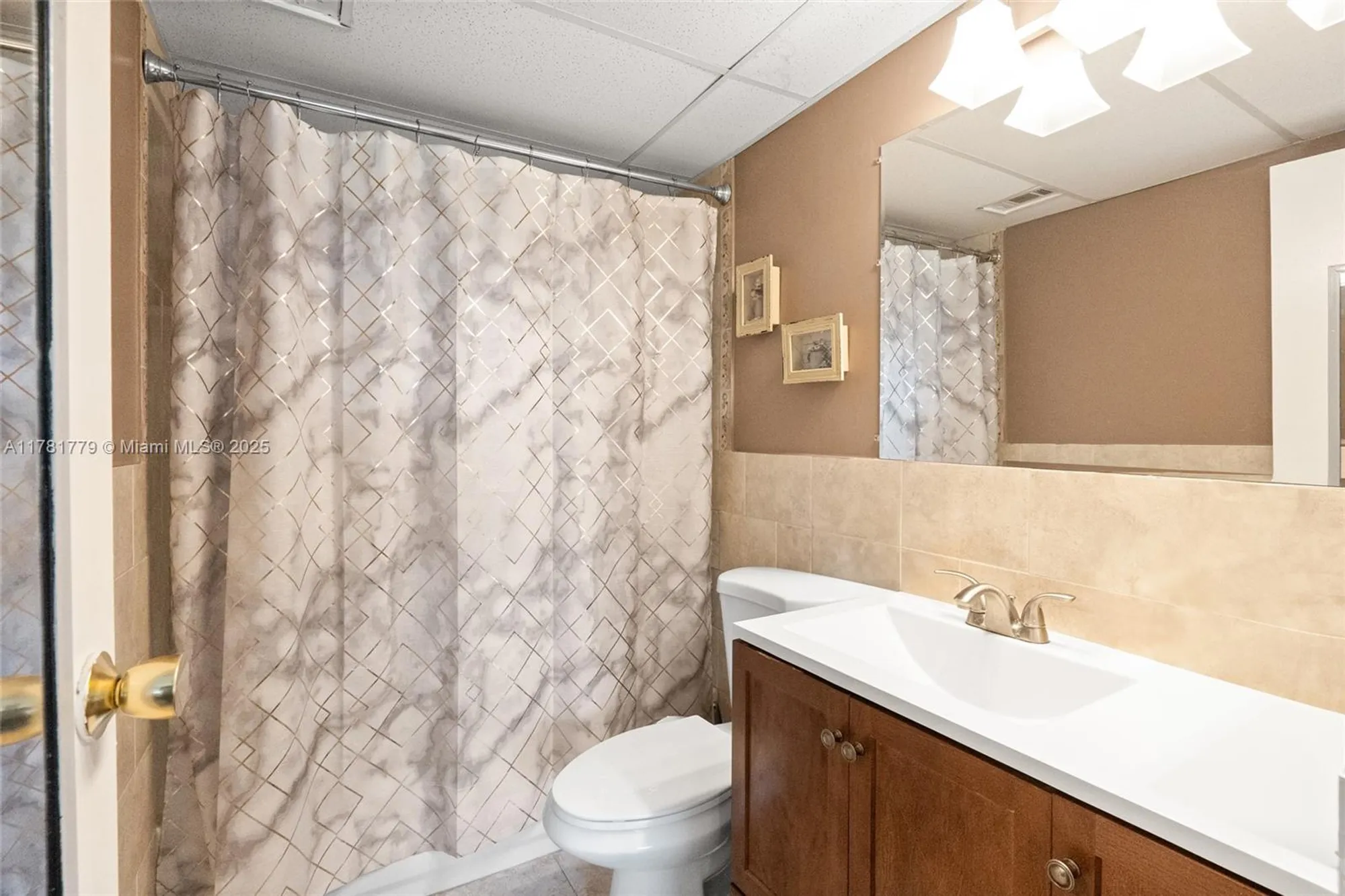 Property Slideshow image 18 of 29 | 1020 country club dr apt 206, Margate, FL, 33063