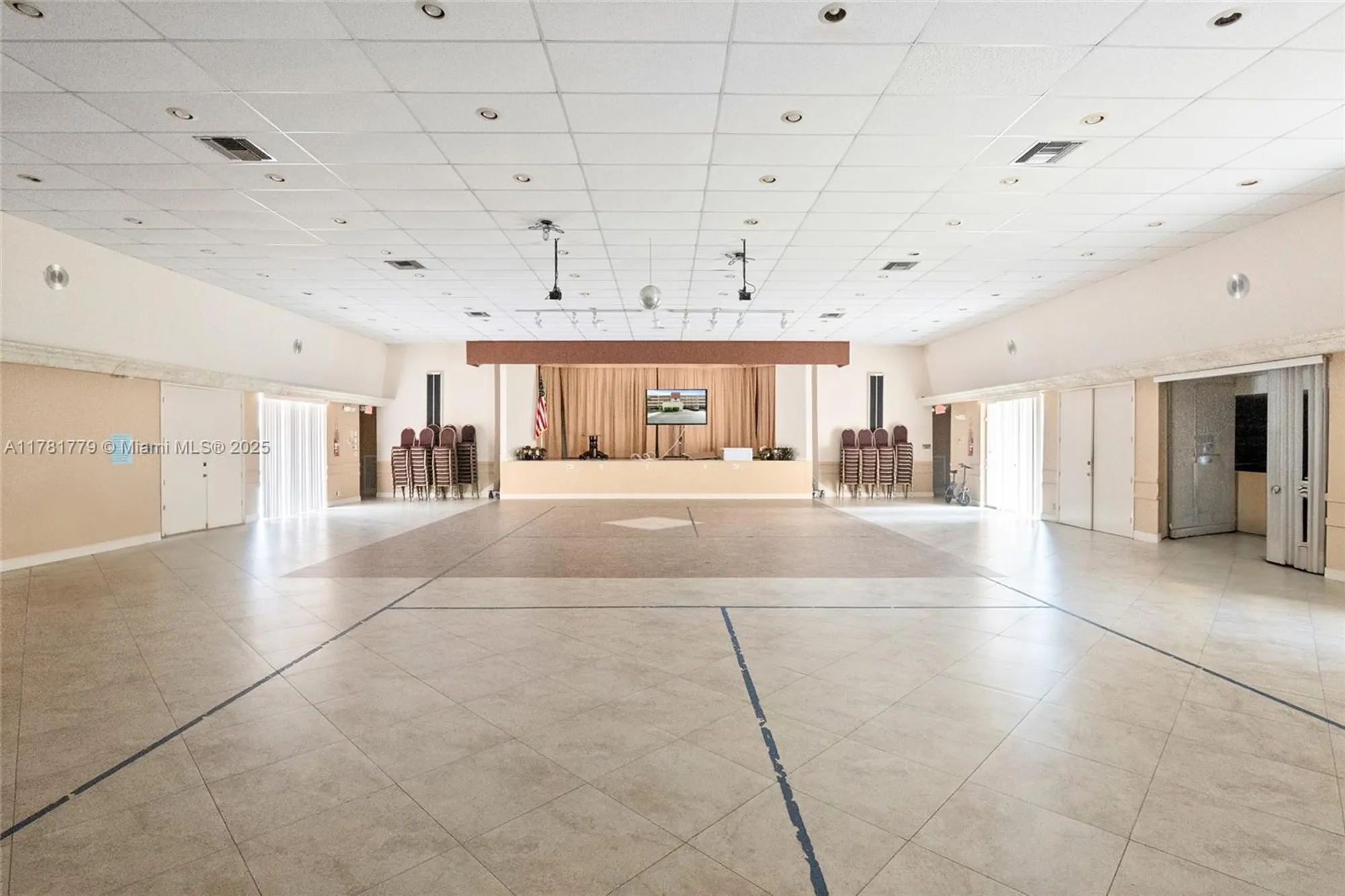 Property Slideshow image 25 of 29 | 1020 country club dr apt 206, Margate, FL, 33063