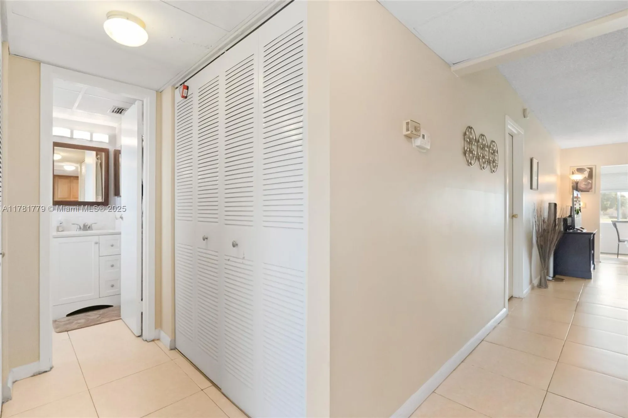 Property Slideshow image 5 of 29 | 1020 country club dr apt 206, Margate, FL, 33063