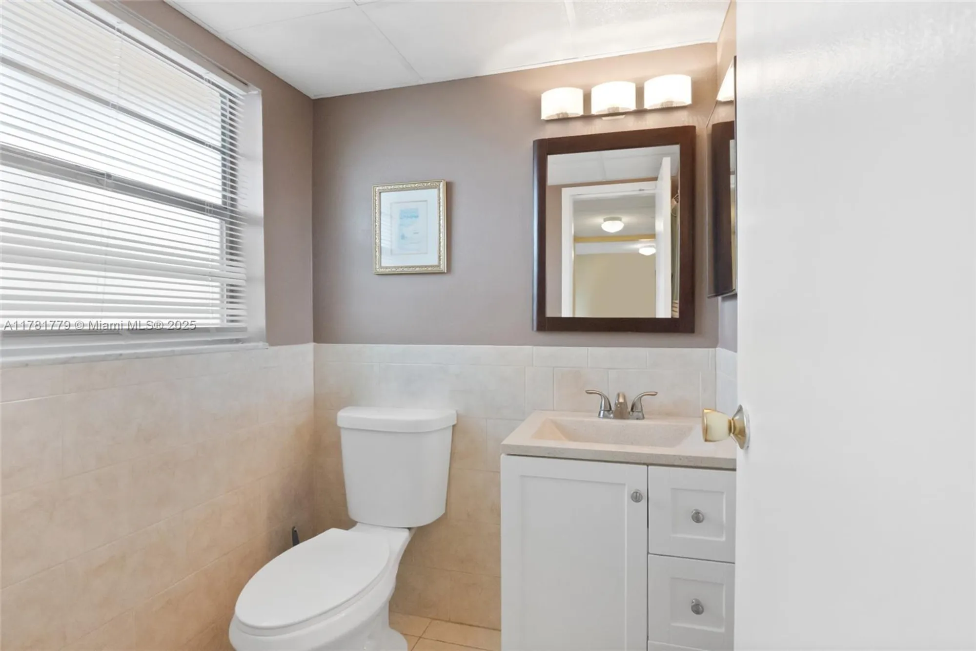 Property Slideshow image 9 of 29 | 1020 country club dr apt 206, Margate, FL, 33063