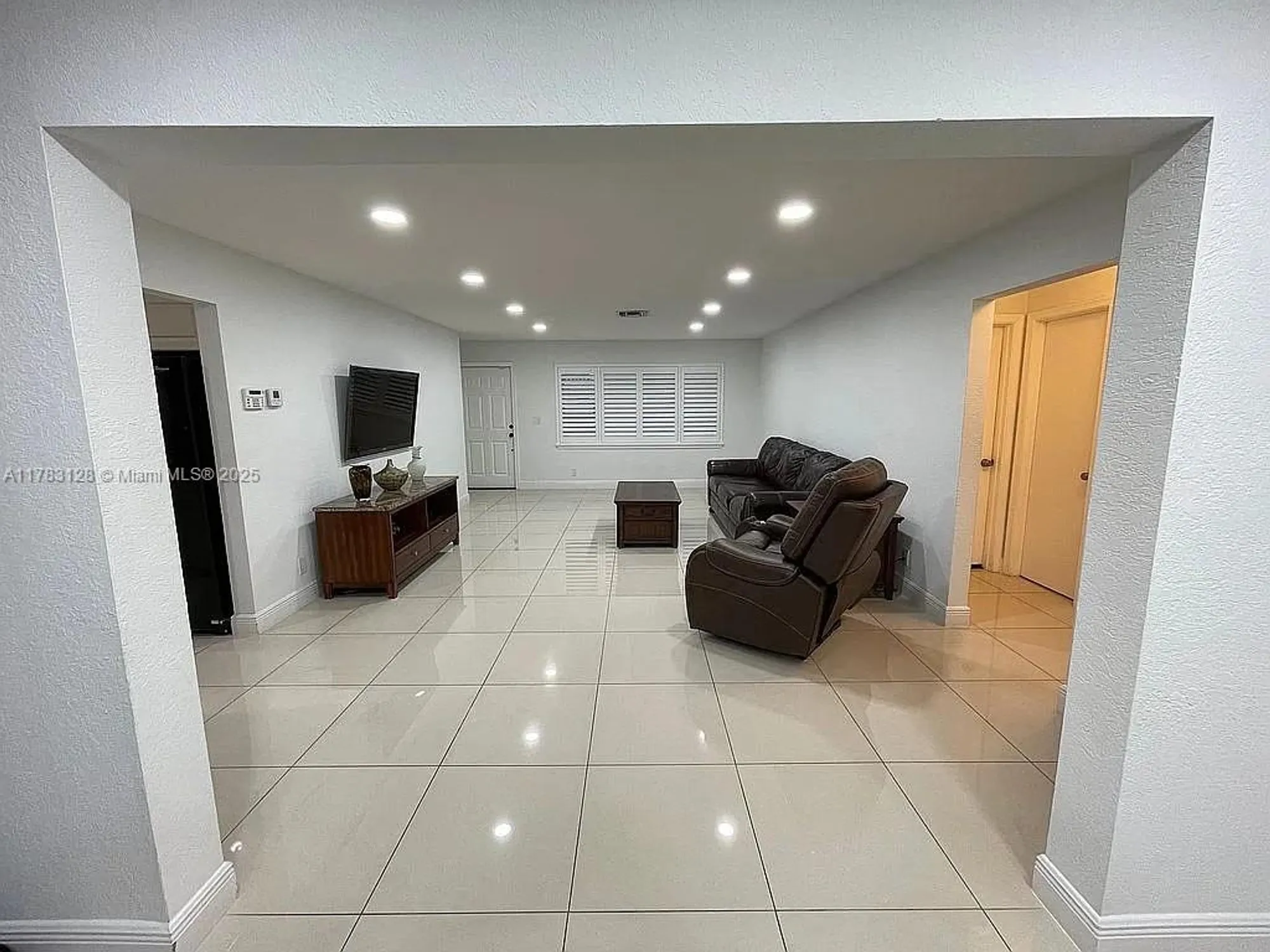 Property Slideshow image 15 of 75 | 1411 nw 90th dr, Plantation, FL, 33322