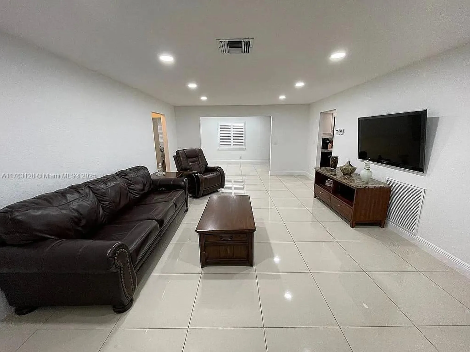 Property Slideshow image 8 of 75 | 1411 nw 90th dr, Plantation, FL, 33322