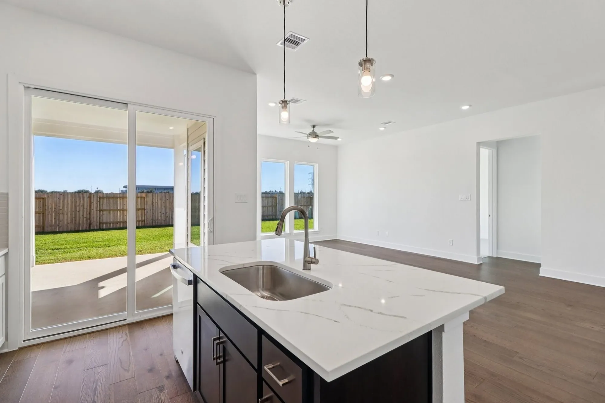 Property Slideshow image 13 of 32 | 1322 secret grove trl, Tomball, TX, 77375