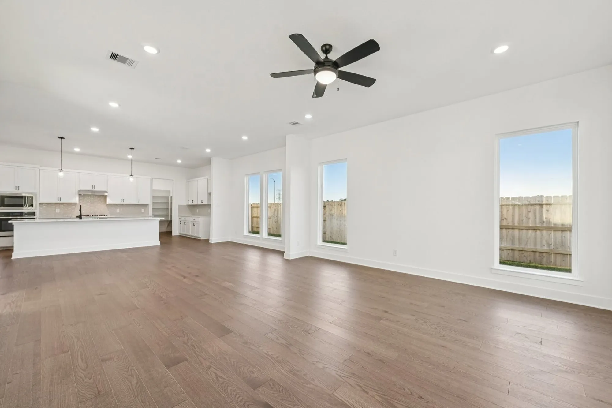 Property Slideshow image 15 of 33 | 1323 secret grove trl, Tomball, TX, 77375