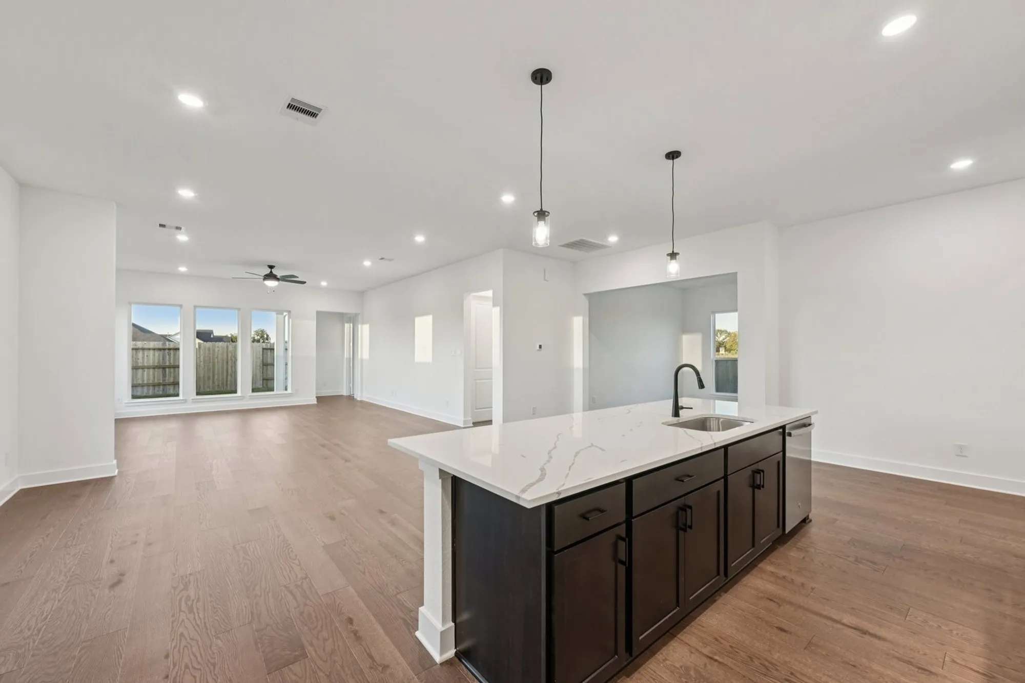 Property Slideshow image 10 of 33 | 1323 secret grove trl, Tomball, TX, 77375