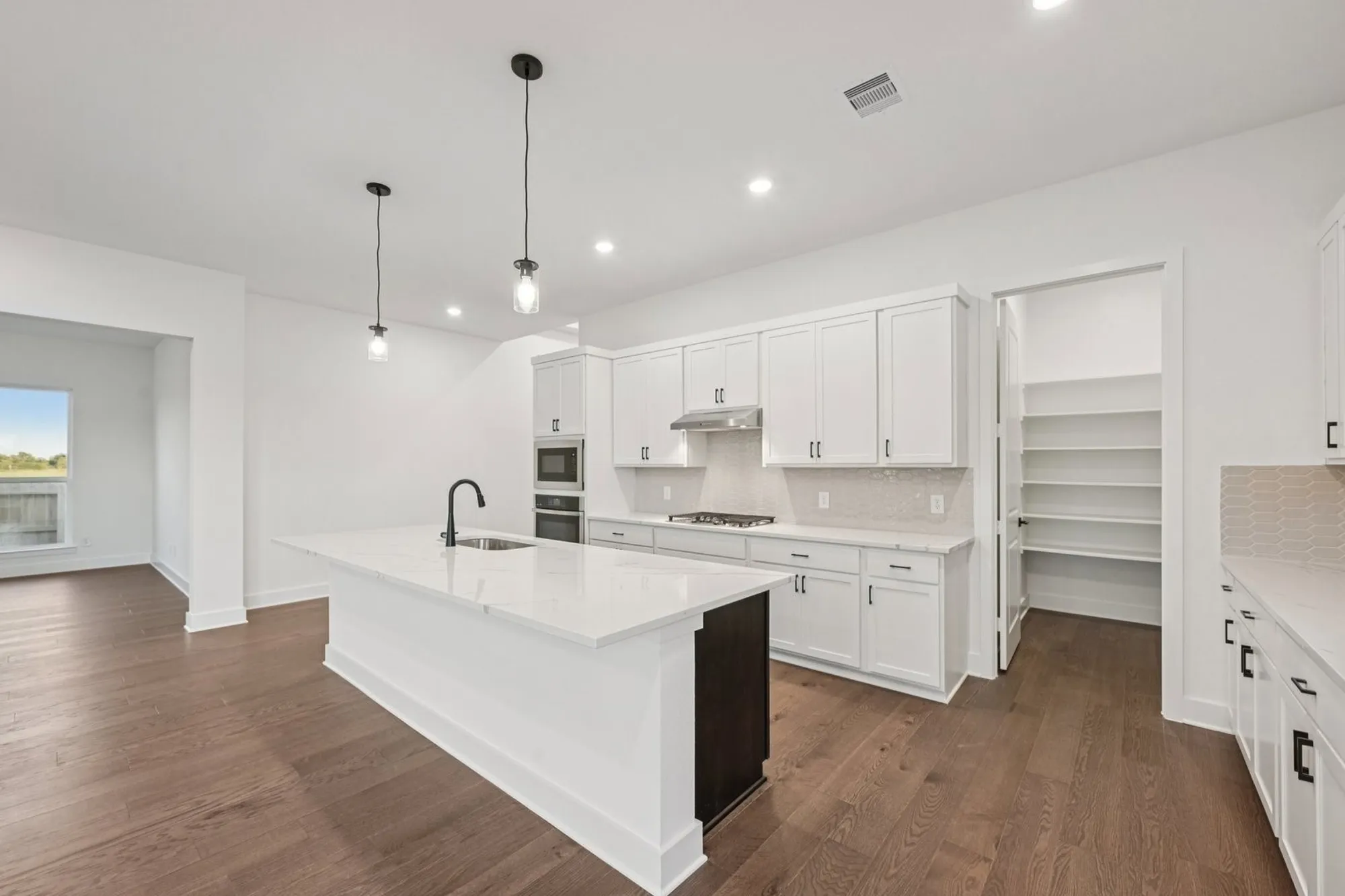 Property Slideshow image 7 of 33 | 1323 secret grove trl, Tomball, TX, 77375