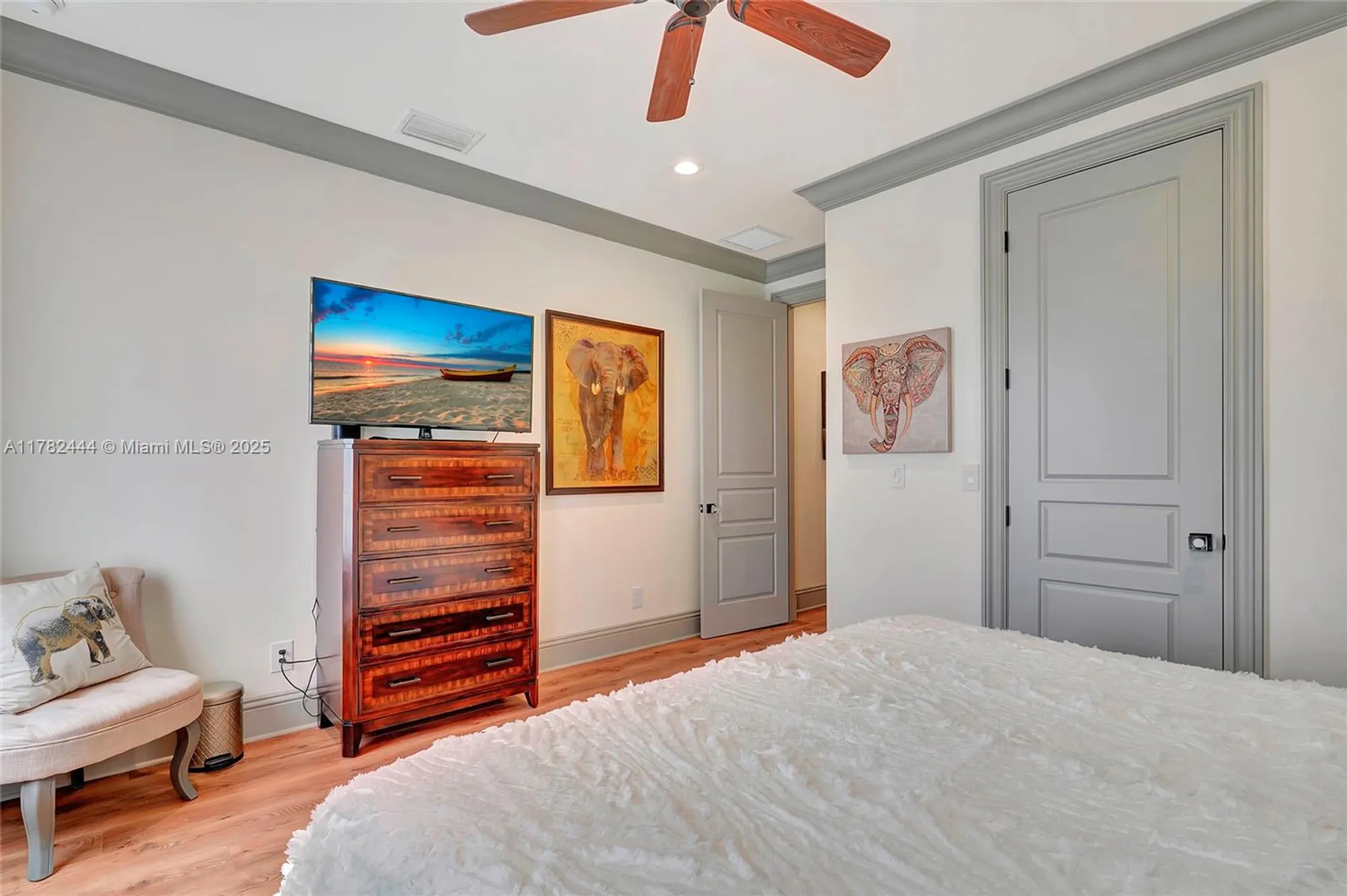 Property Slideshow image 47 of 56 | 606 binnacle dr, Naples, FL, 34103