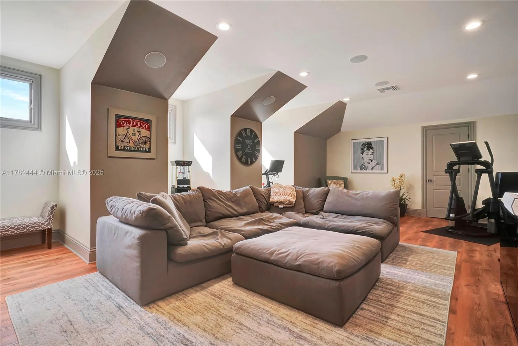 Property Slideshow image 41 of 56 | 606 binnacle dr, Naples, FL, 34103