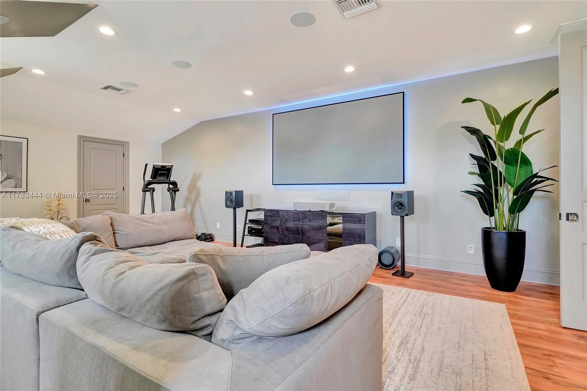 Property Slideshow image 42 of 56 | 606 binnacle dr, Naples, FL, 34103