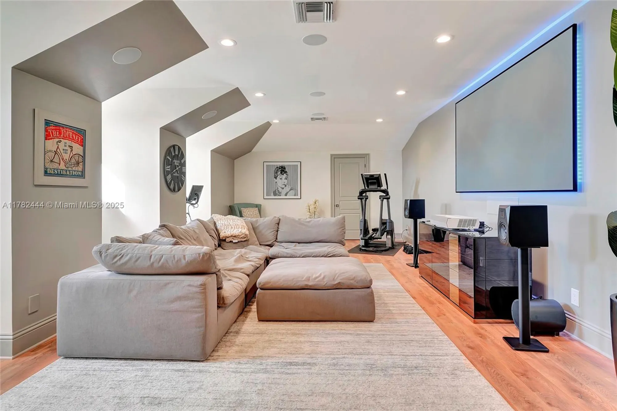 Property Slideshow image 43 of 56 | 606 binnacle dr, Naples, FL, 34103