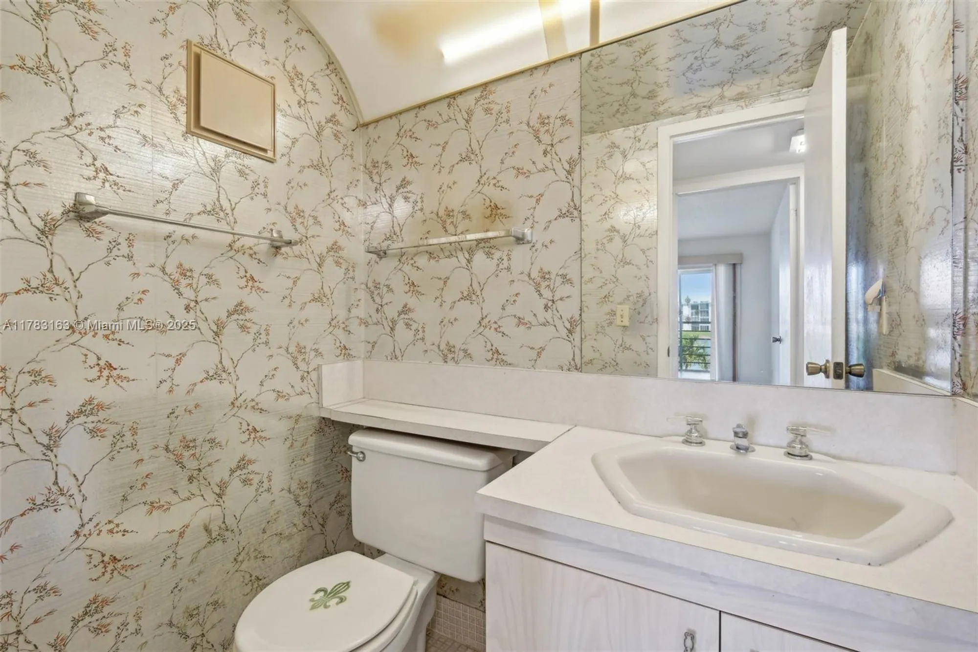 Property Slideshow image 15 of 27 | 2052 exeter c, Boca Raton, FL, 33434