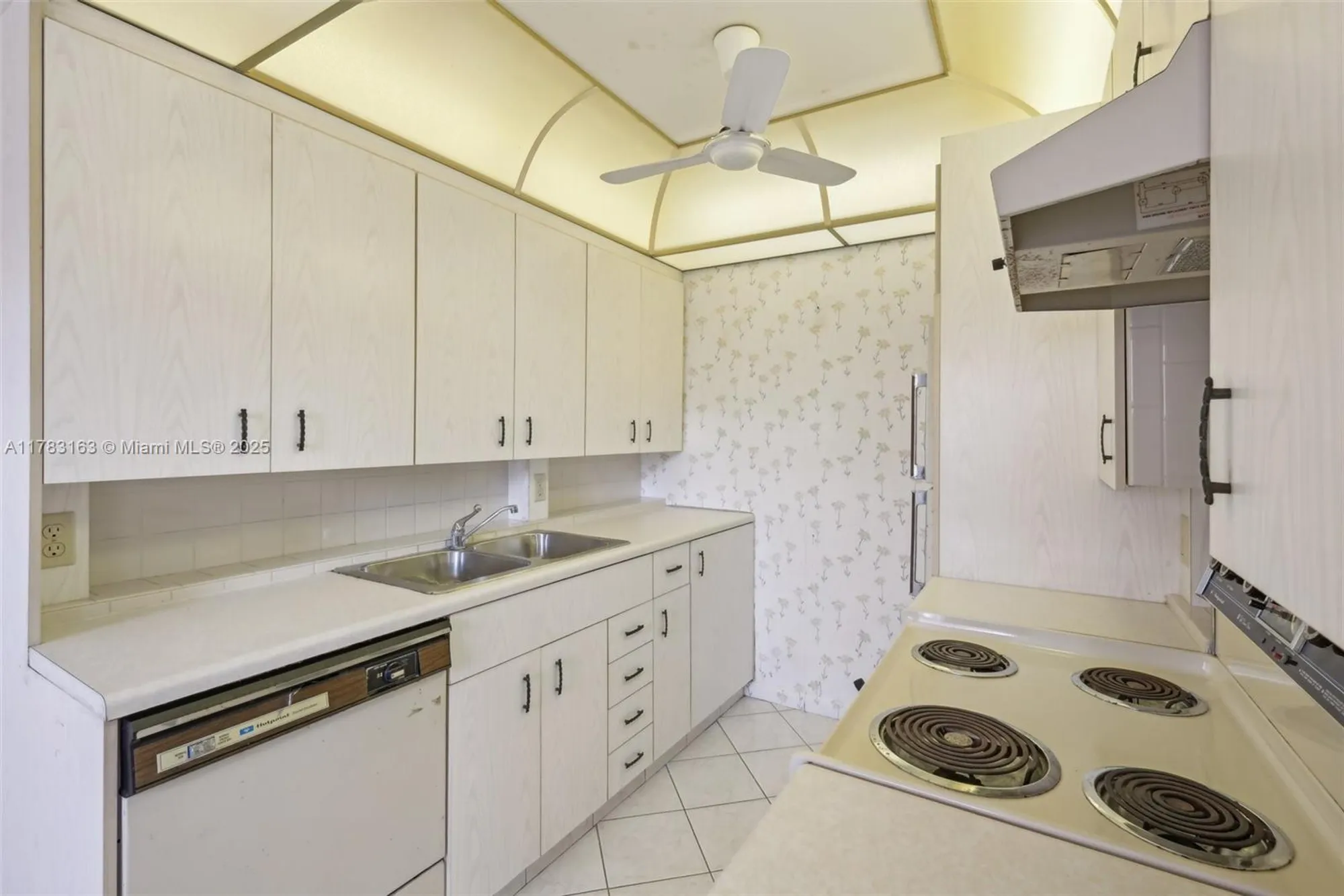 Property Slideshow image 10 of 27 | 2052 exeter c, Boca Raton, FL, 33434