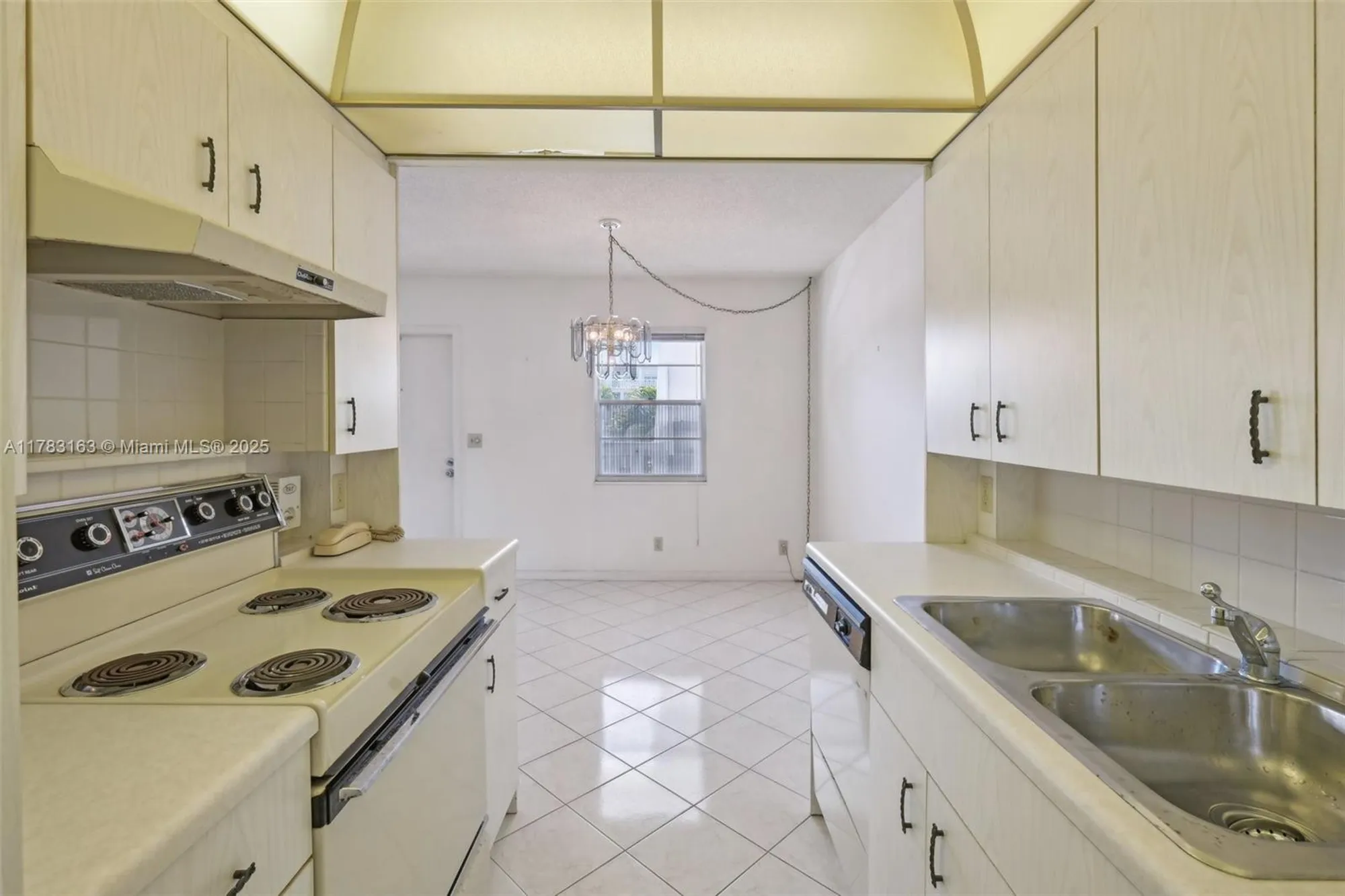 Property Slideshow image 11 of 27 | 2052 exeter c, Boca Raton, FL, 33434