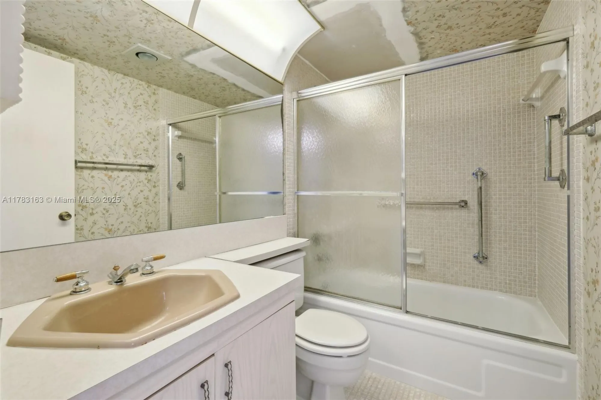 Property Slideshow image 12 of 27 | 2052 exeter c, Boca Raton, FL, 33434