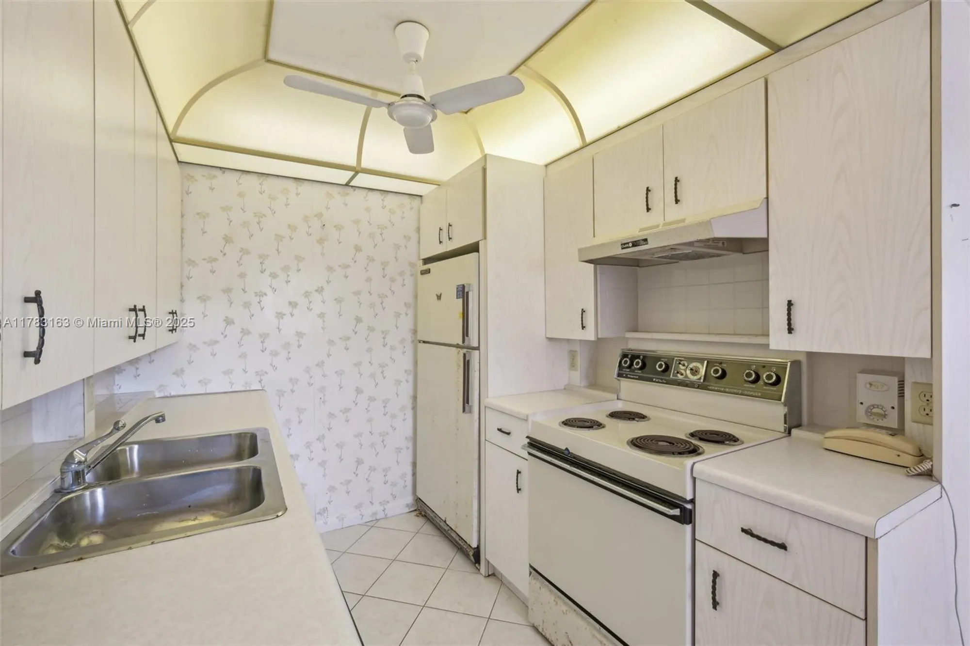 Property Slideshow image 8 of 27 | 2052 exeter c, Boca Raton, FL, 33434