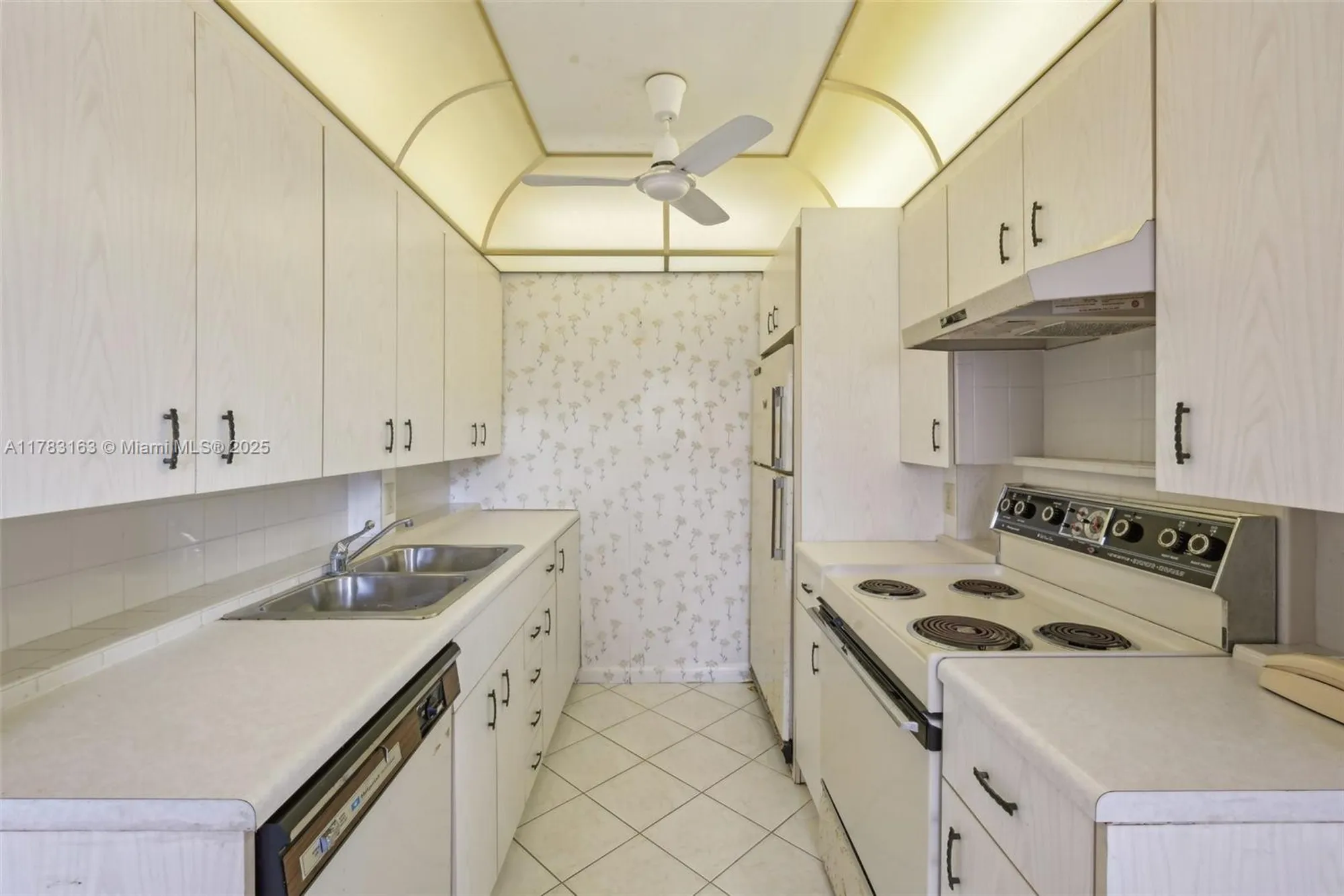 Property Slideshow image 9 of 27 | 2052 exeter c, Boca Raton, FL, 33434