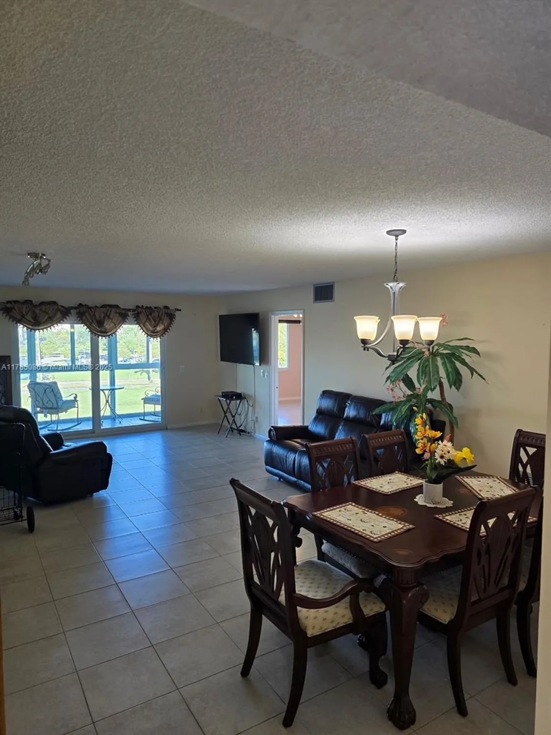 Property Slideshow image 4 of 11 | 901 sw 128th ter 407a, Pembroke Pines, FL, 33027