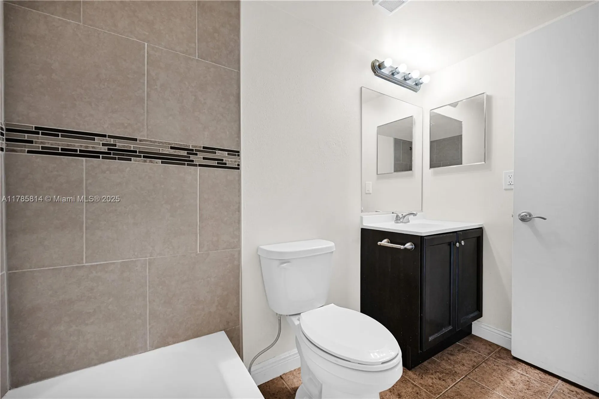 Property Slideshow image 17 of 40 | 7640 westwood dr apt 404, Tamarac, FL, 33321