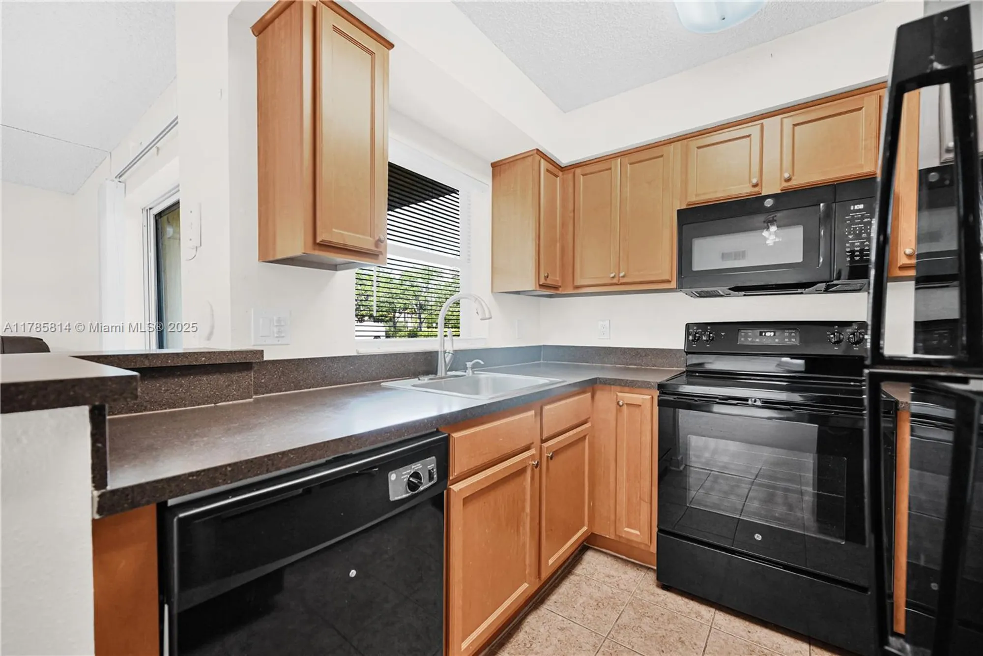 Property Slideshow image 25 of 40 | 7640 westwood dr apt 404, Tamarac, FL, 33321