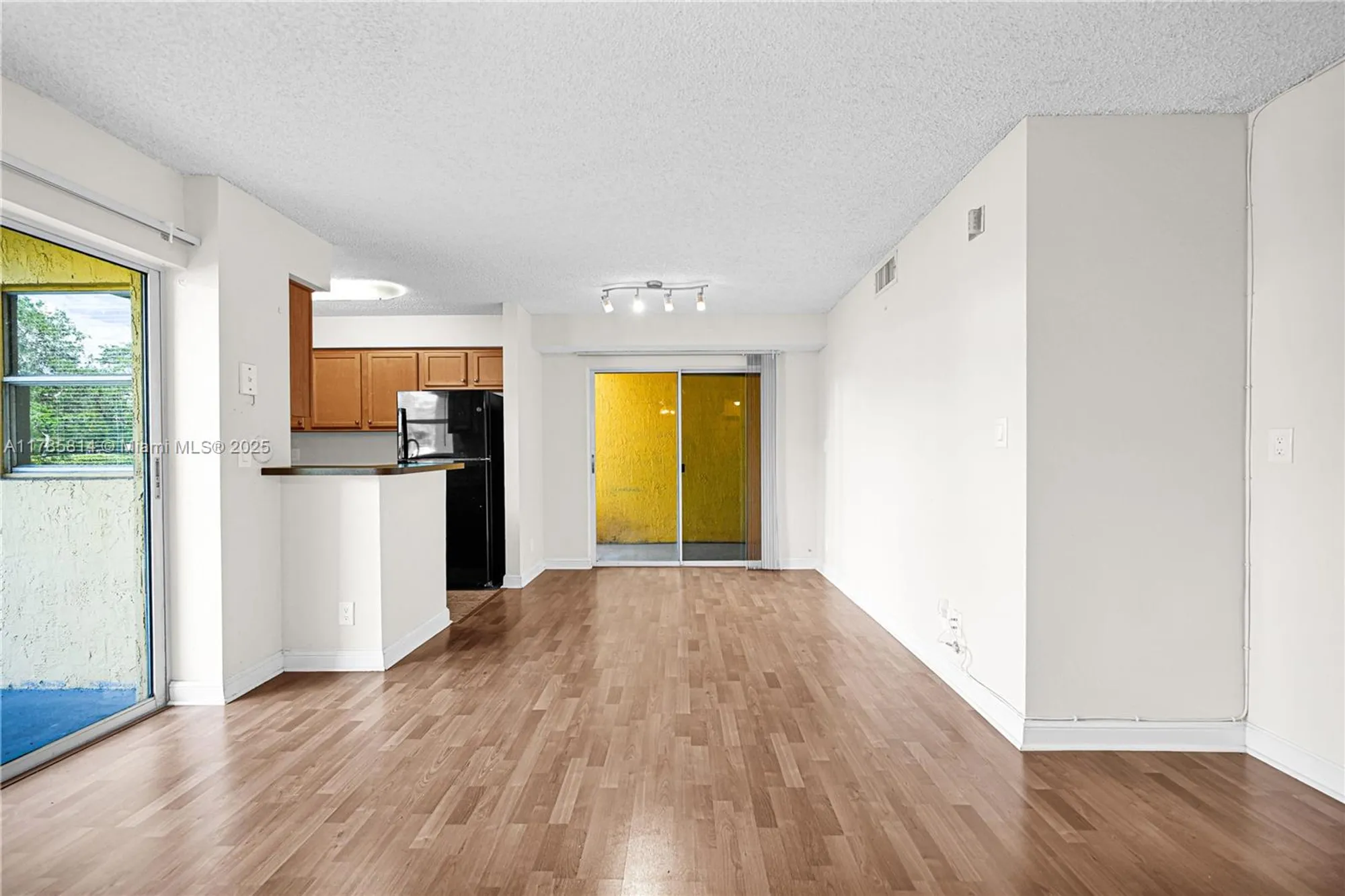 Property Slideshow image 7 of 40 | 7640 westwood dr apt 404, Tamarac, FL, 33321
