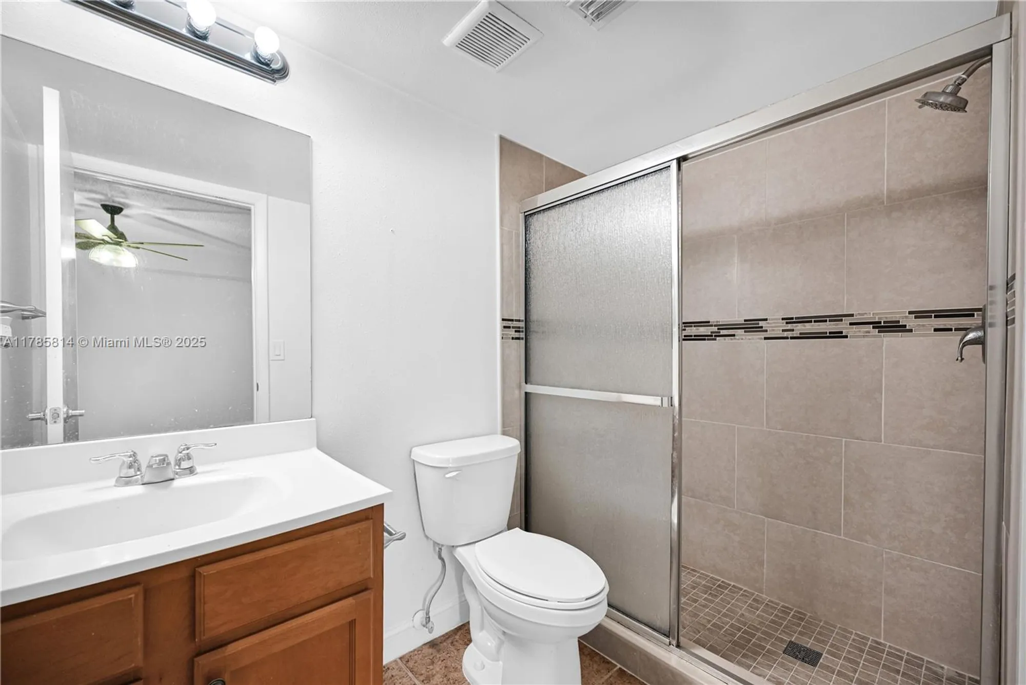 Property Slideshow image 8 of 40 | 7640 westwood dr apt 404, Tamarac, FL, 33321