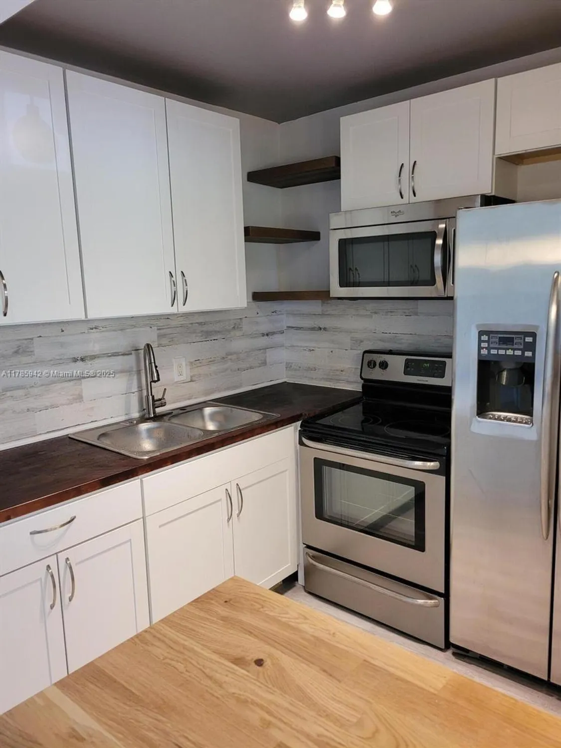 Property Slideshow image 3 of 18 | 14 salisbury a # 14, West Palm Beach, FL, 33417