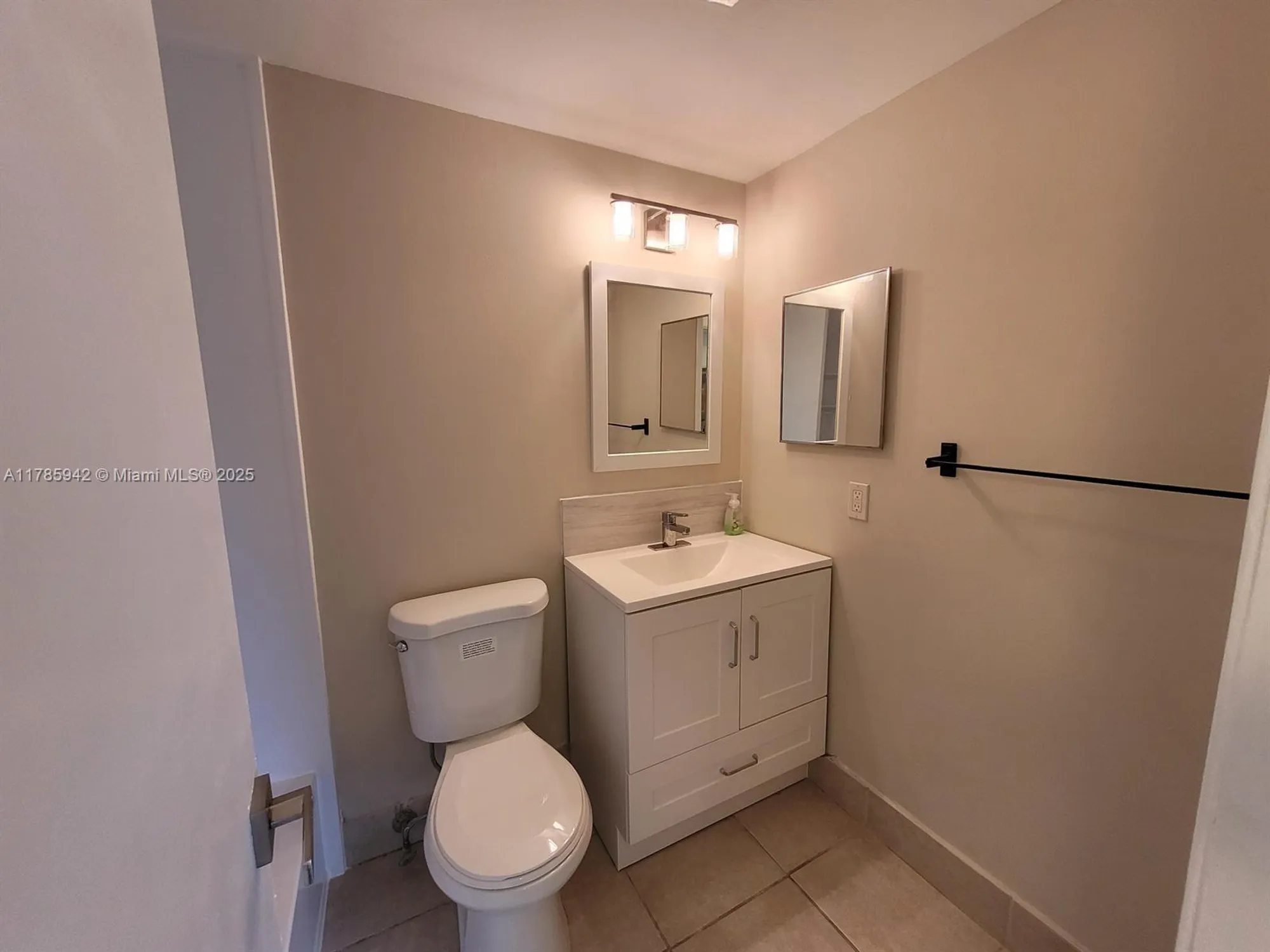 Property Slideshow image 7 of 18 | 14 salisbury a # 14, West Palm Beach, FL, 33417