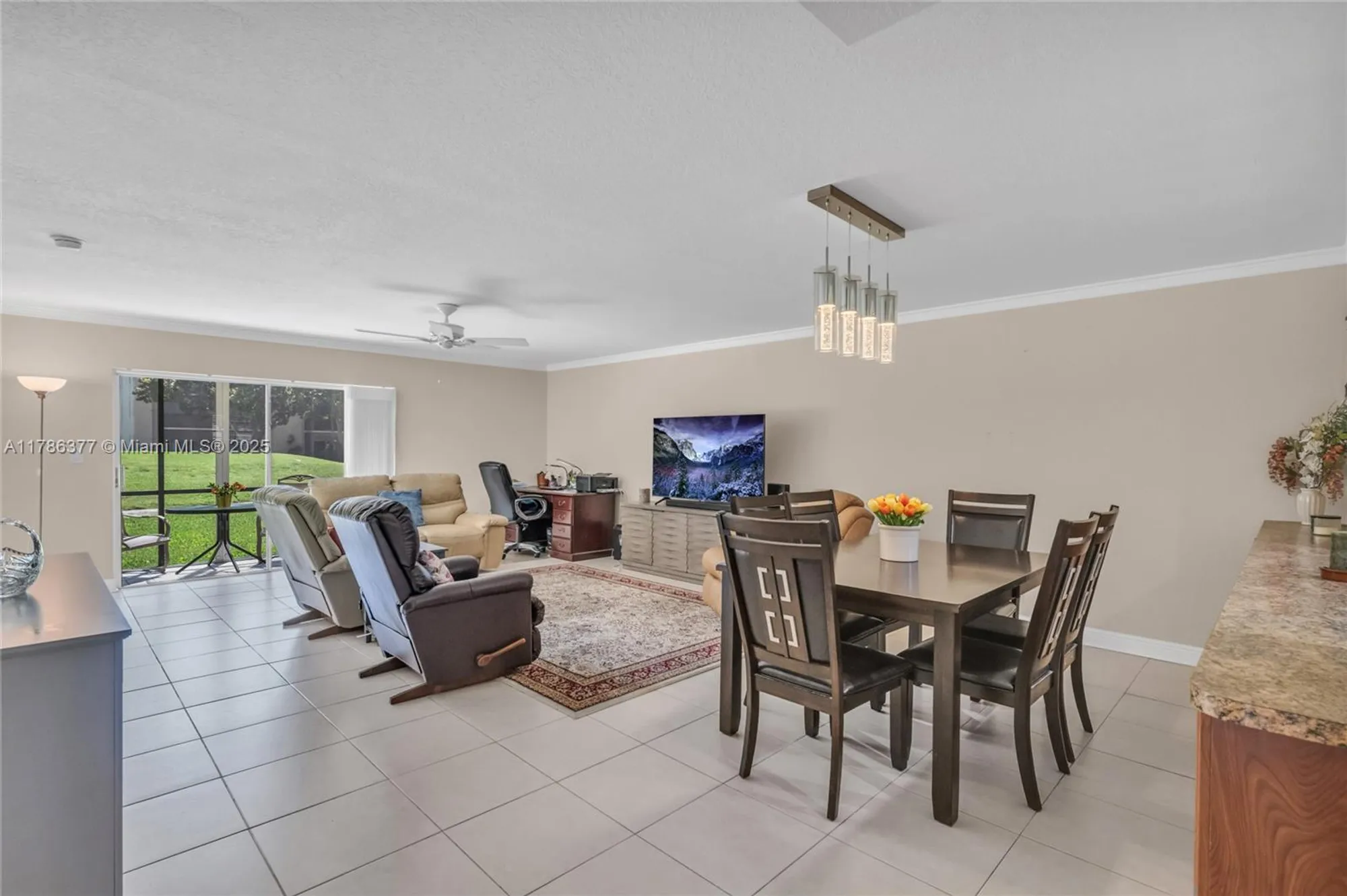 Property Slideshow image 12 of 35 | 281 s hollybrook dr apt 106, Pembroke Pines, FL, 33025