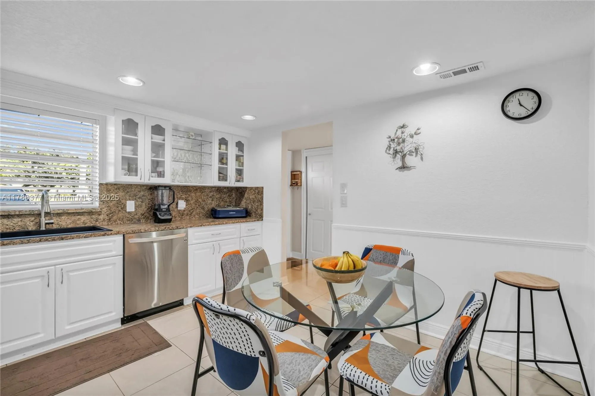 Property Slideshow image 5 of 35 | 281 s hollybrook dr apt 106, Pembroke Pines, FL, 33025