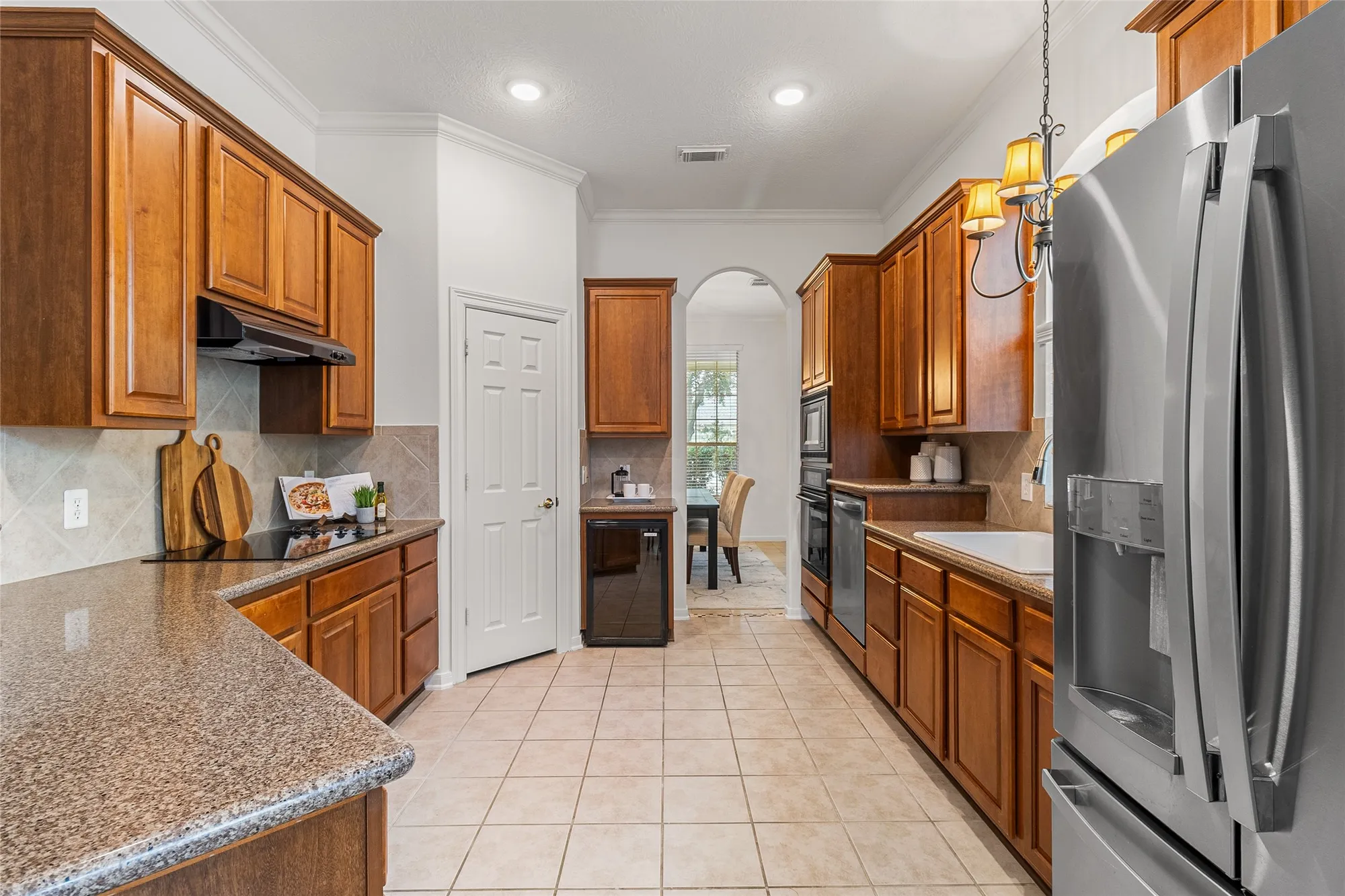 Property Slideshow image 14 of 40 | 34 e royal mews, Conroe, TX, 77384