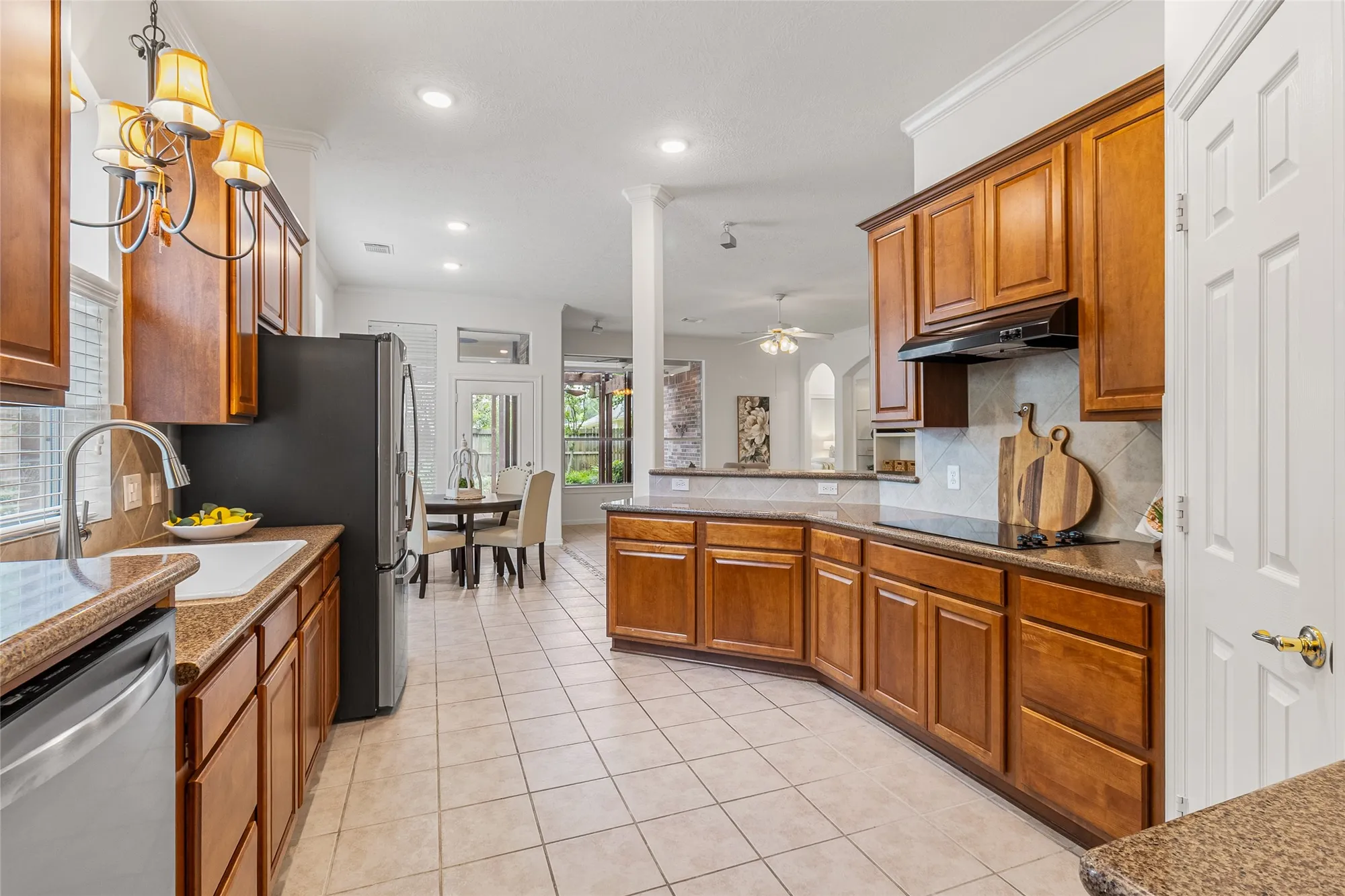 Property Slideshow image 15 of 40 | 34 e royal mews, Conroe, TX, 77384