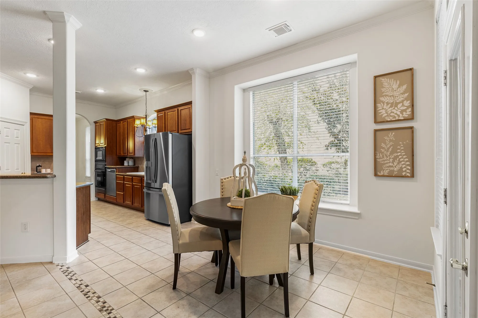 Property Slideshow image 18 of 40 | 34 e royal mews, Conroe, TX, 77384