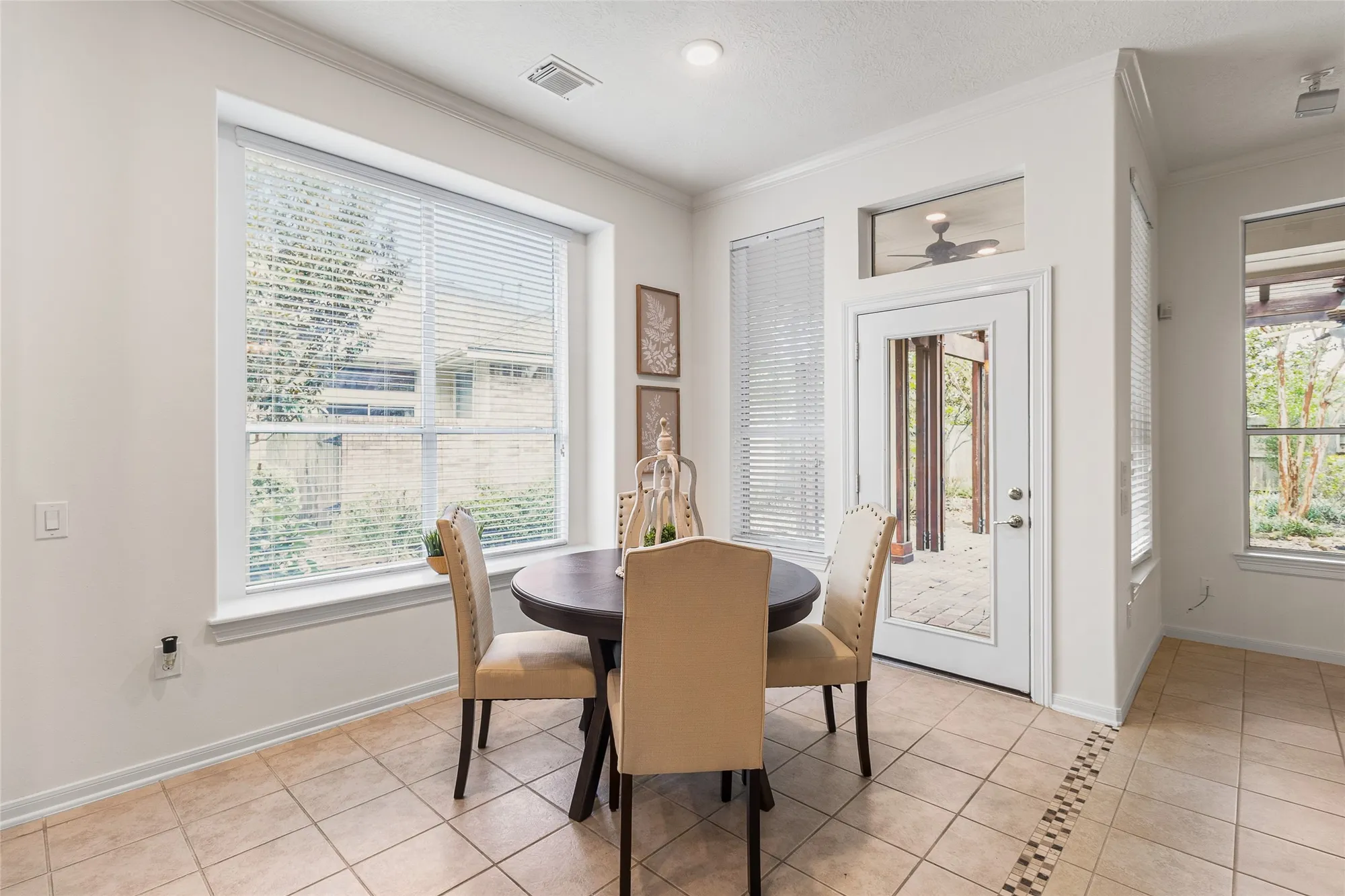 Property Slideshow image 19 of 40 | 34 e royal mews, Conroe, TX, 77384