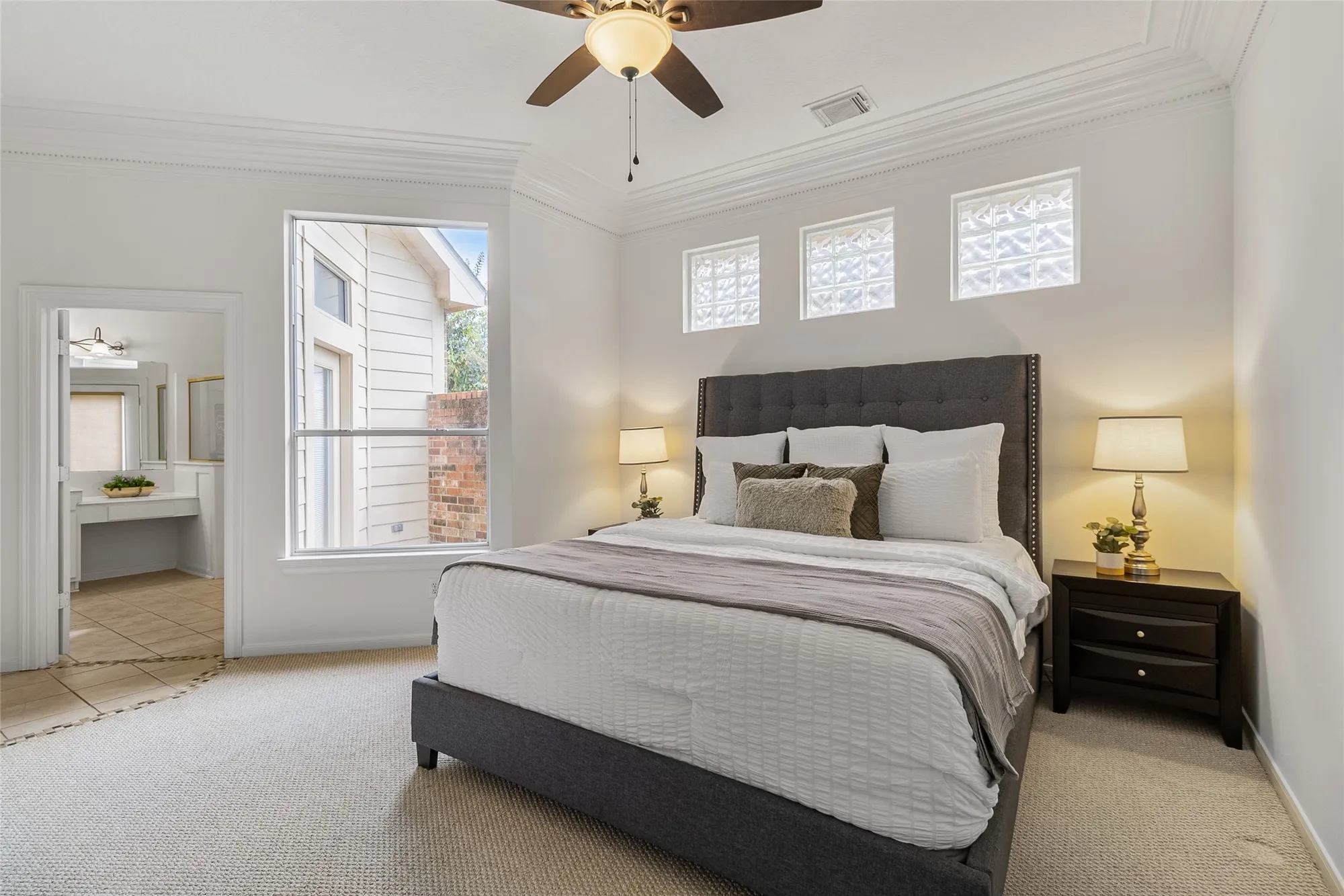 Property Slideshow image 25 of 40 | 34 e royal mews, Conroe, TX, 77384