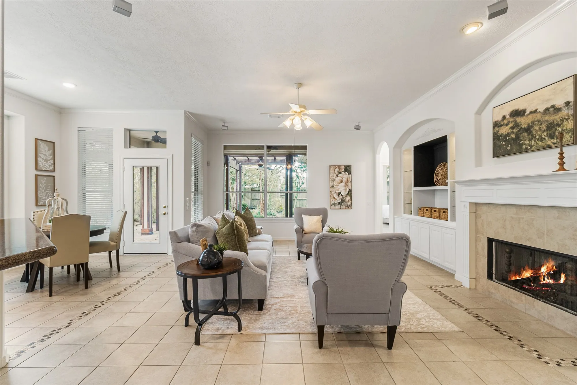 Property Slideshow image 22 of 40 | 34 e royal mews, Conroe, TX, 77384