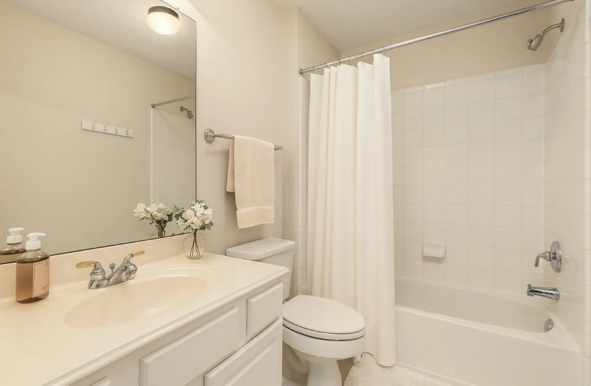 Property Slideshow image 35 of 40 | 34 e royal mews, Conroe, TX, 77384