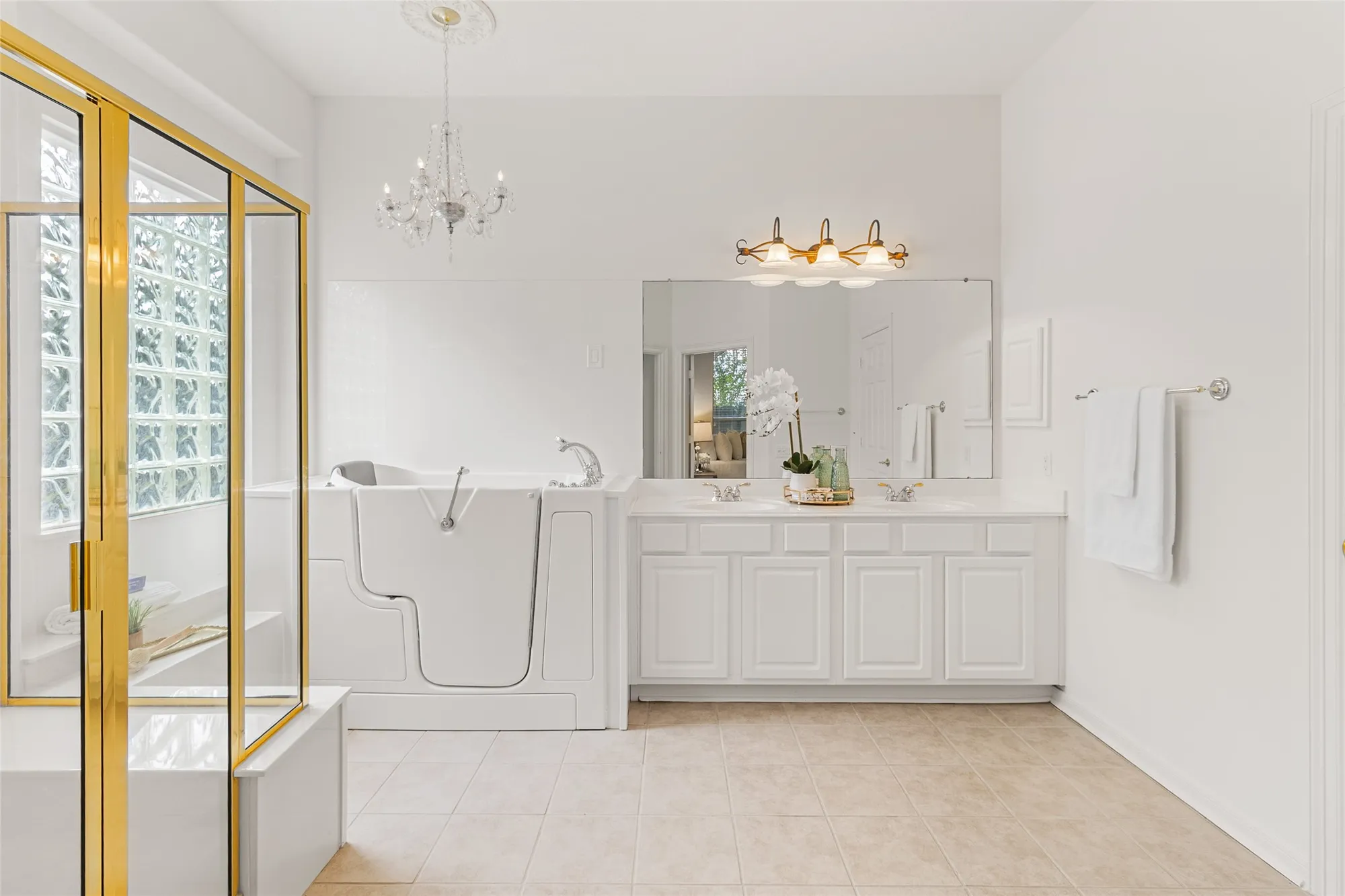 Property Slideshow image 31 of 40 | 34 e royal mews, Conroe, TX, 77384