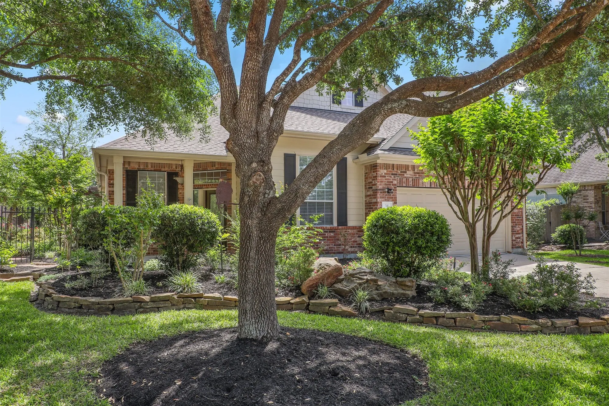 Property Slideshow image 5 of 40 | 34 e royal mews, Conroe, TX, 77384