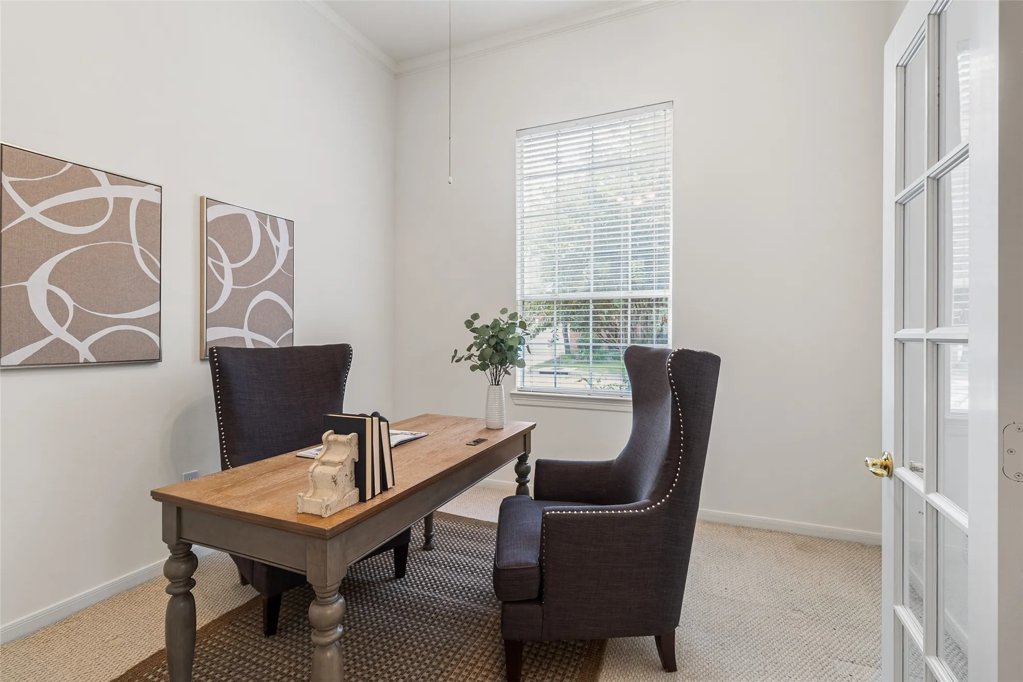 Property Slideshow image 9 of 40 | 34 e royal mews, Conroe, TX, 77384