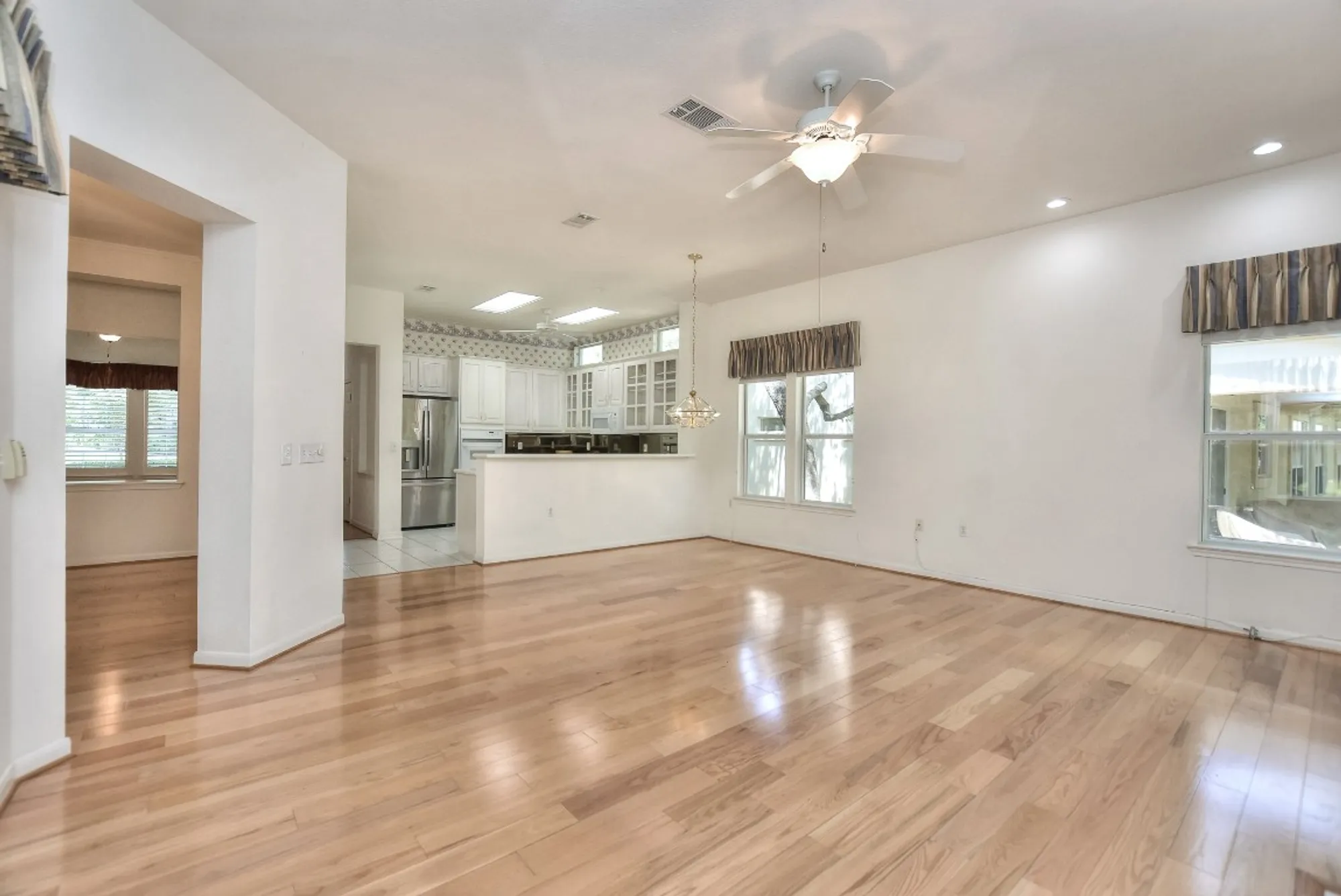 Property Slideshow image 15 of 31 | 229 whispering wind dr, Georgetown, TX, 78633