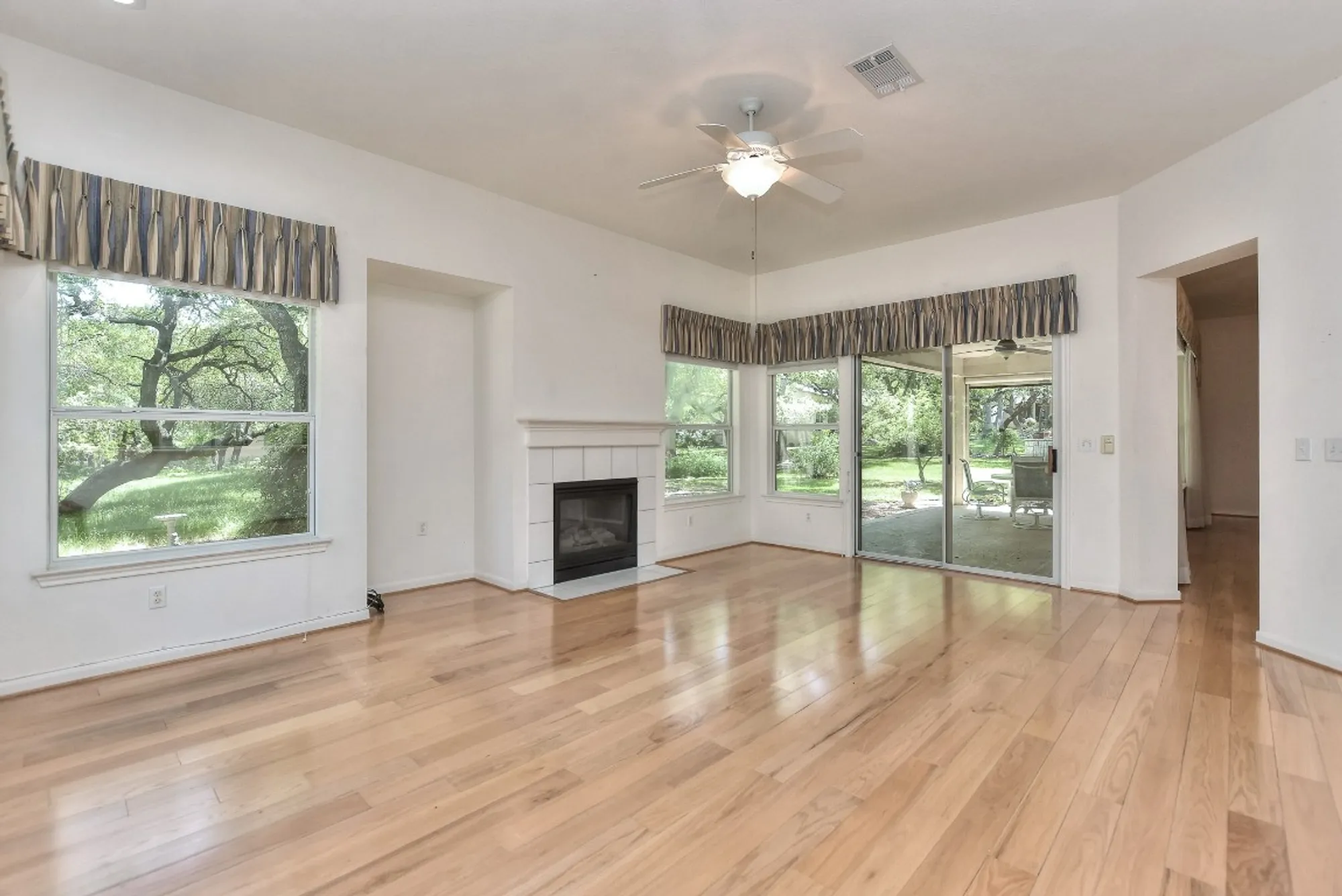 Property Slideshow image 16 of 31 | 229 whispering wind dr, Georgetown, TX, 78633