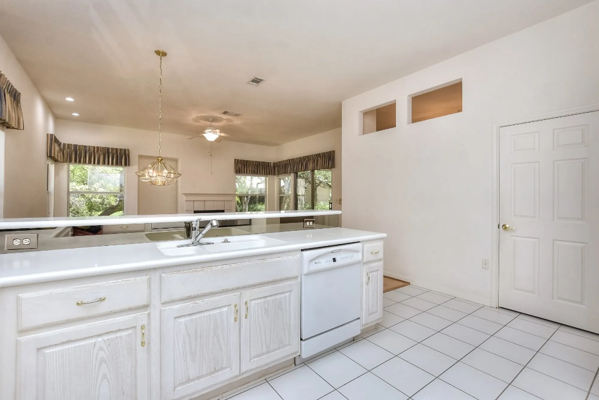 Property Slideshow image 17 of 31 | 229 whispering wind dr, Georgetown, TX, 78633