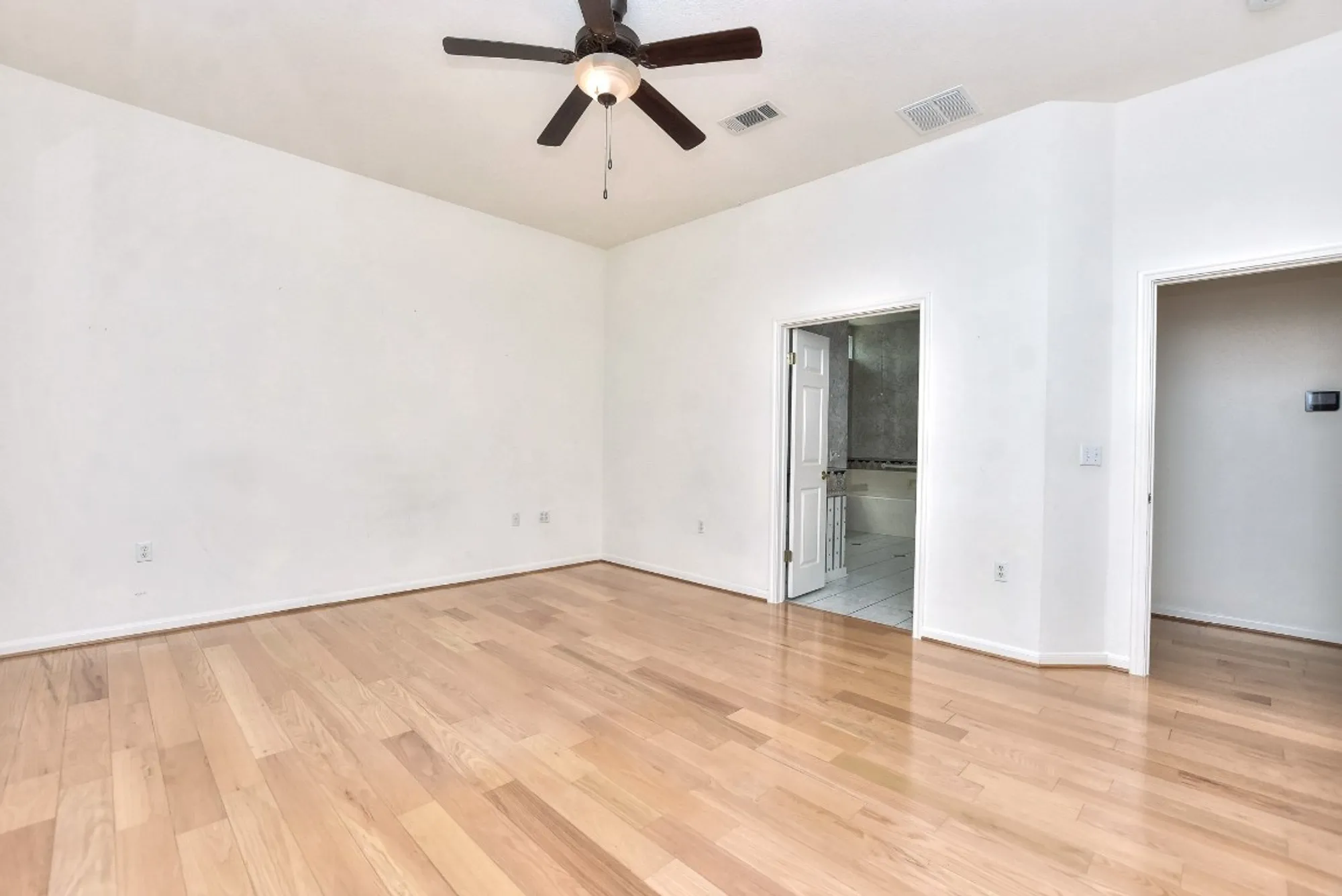 Property Slideshow image 19 of 31 | 229 whispering wind dr, Georgetown, TX, 78633