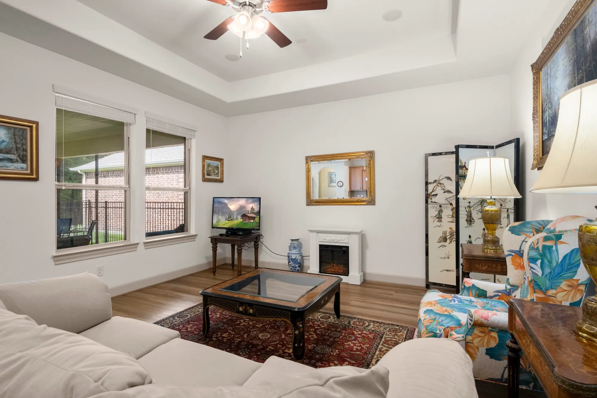 Property Slideshow image 10 of 28 | 12117 creekside villas ct, Conroe, TX, 77304