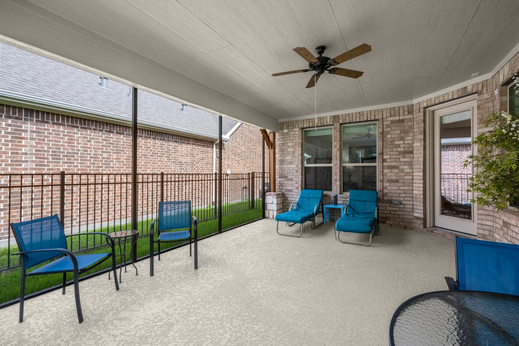 Property Slideshow image 24 of 28 | 12117 creekside villas ct, Conroe, TX, 77304