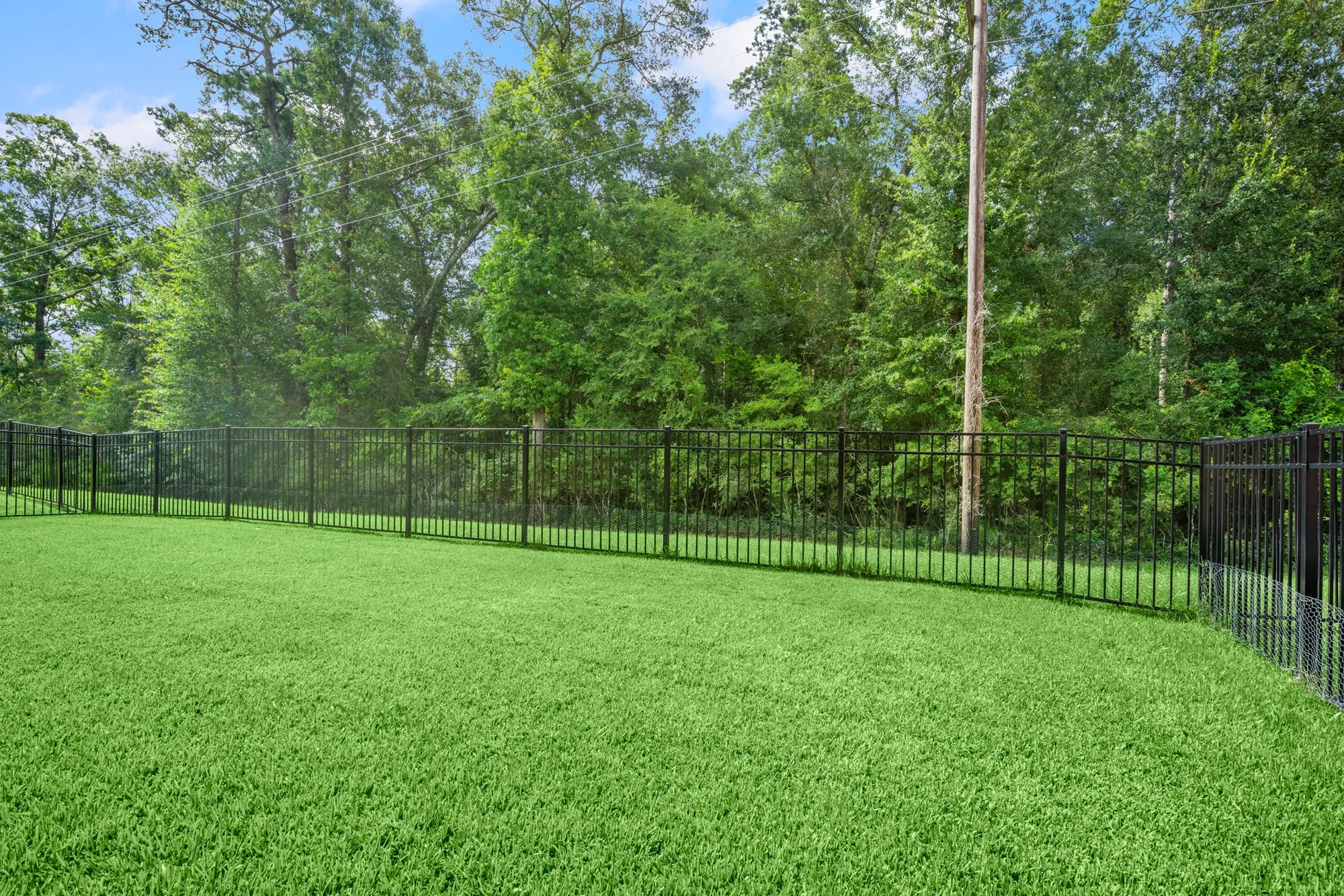 Property Slideshow image 25 of 28 | 12117 creekside villas ct, Conroe, TX, 77304