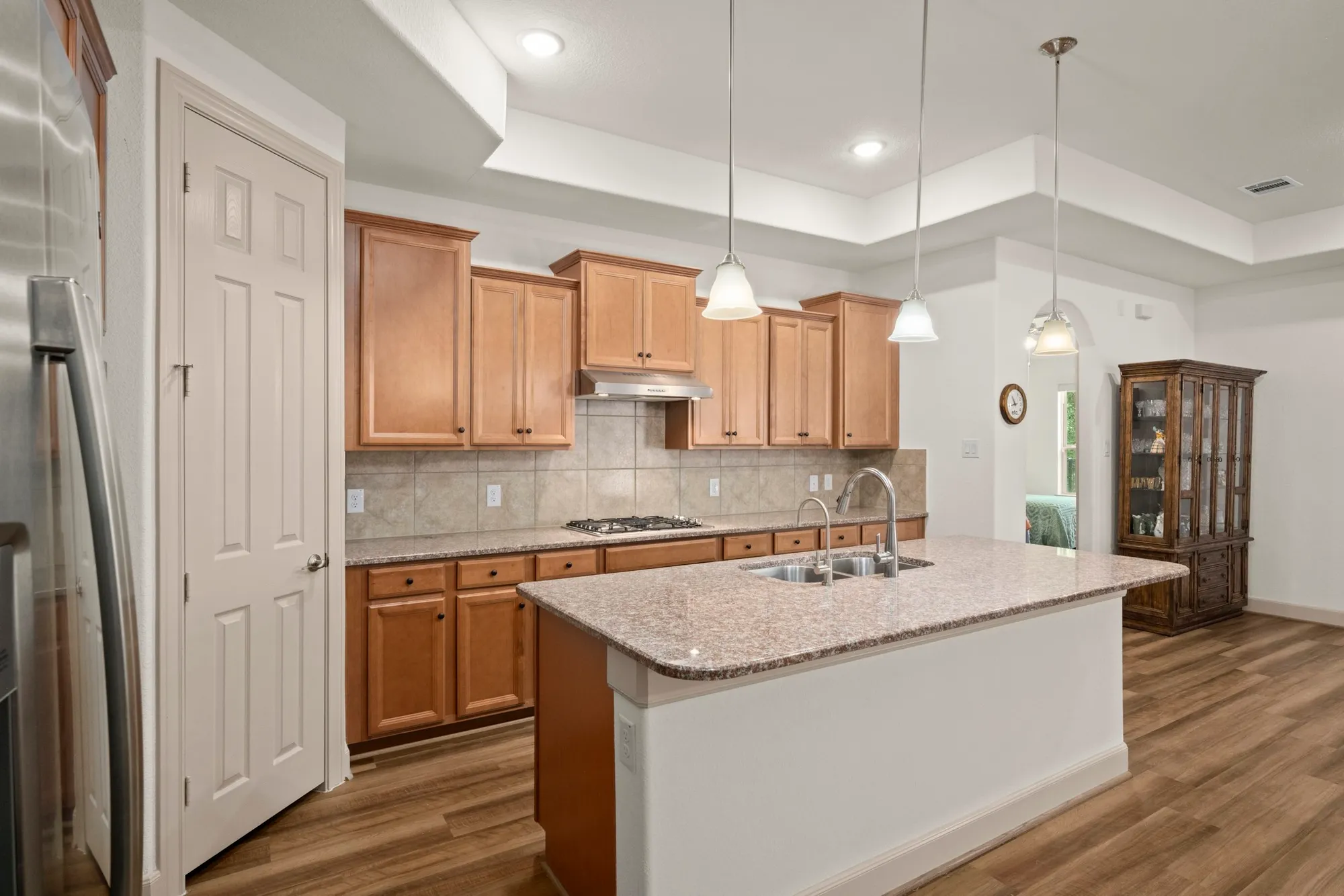 Property Slideshow image 7 of 28 | 12117 creekside villas ct, Conroe, TX, 77304