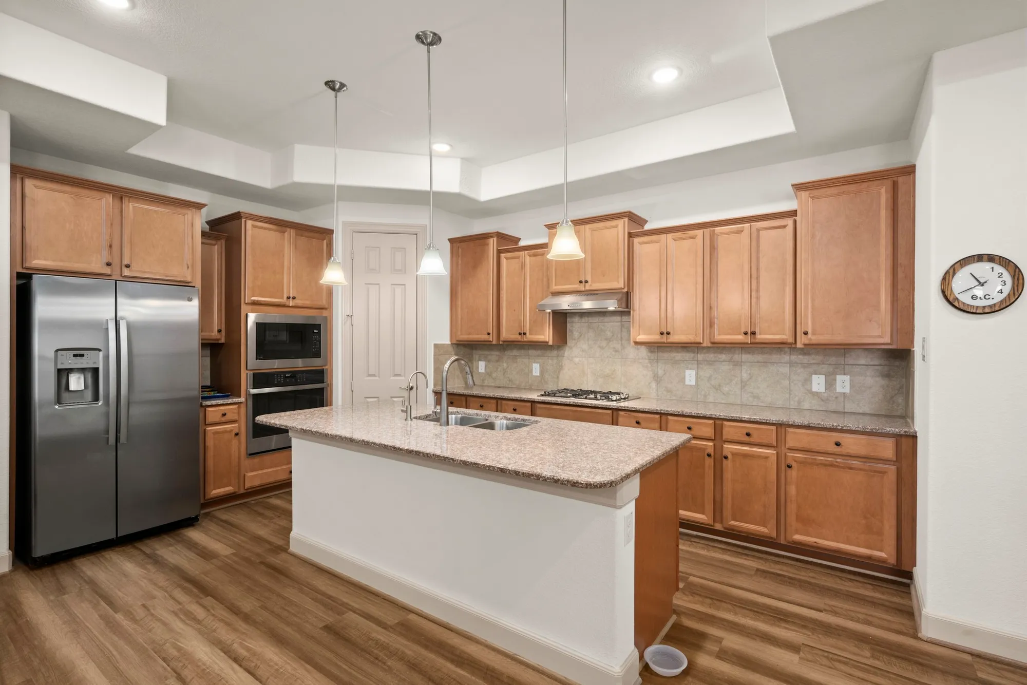 Property Slideshow image 9 of 28 | 12117 creekside villas ct, Conroe, TX, 77304