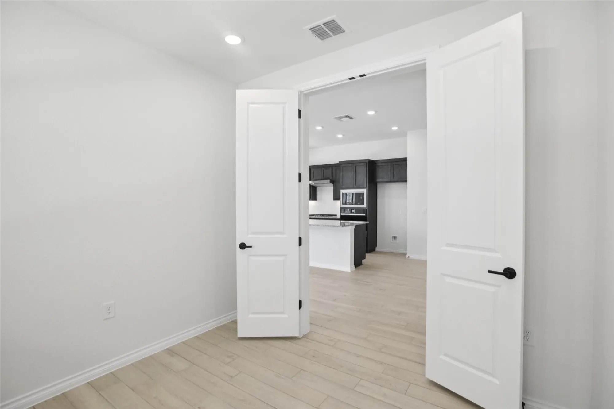 Property Slideshow image 10 of 27 | 107 san luis pass unit 101, San Marcos, TX, 78666